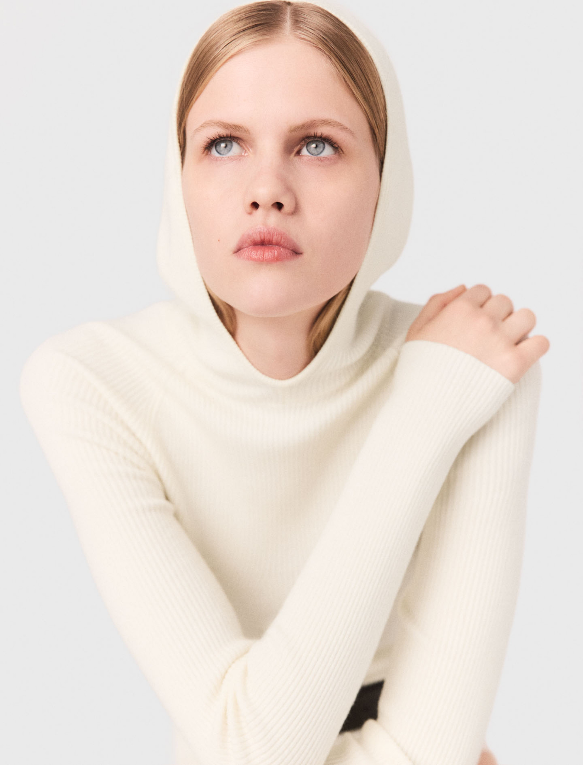 Женский трикотажный боди с капюшоном