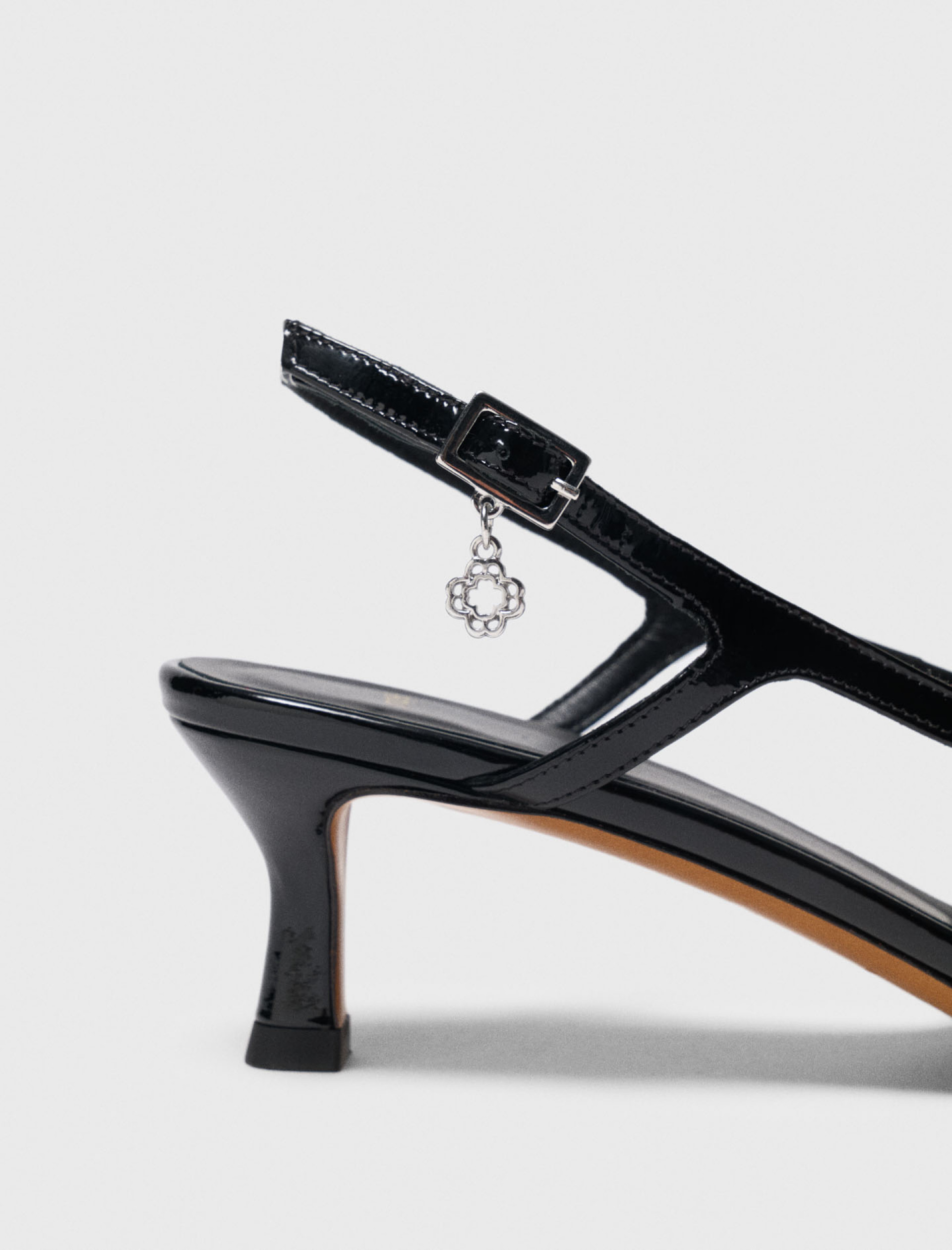 Жіночі туфлі-човники зі стразами