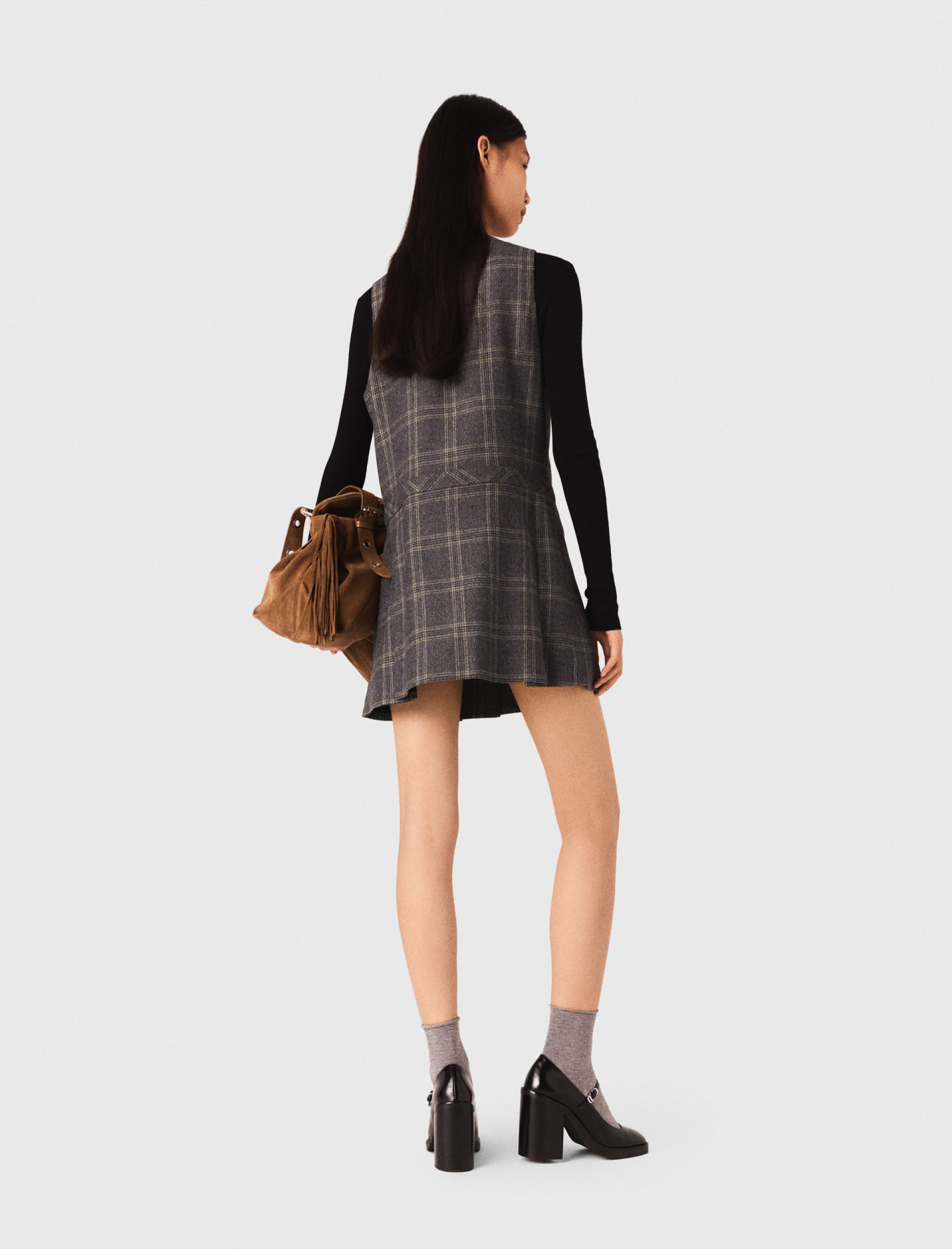 Жіноча коротка плісирована сукня в клітинку