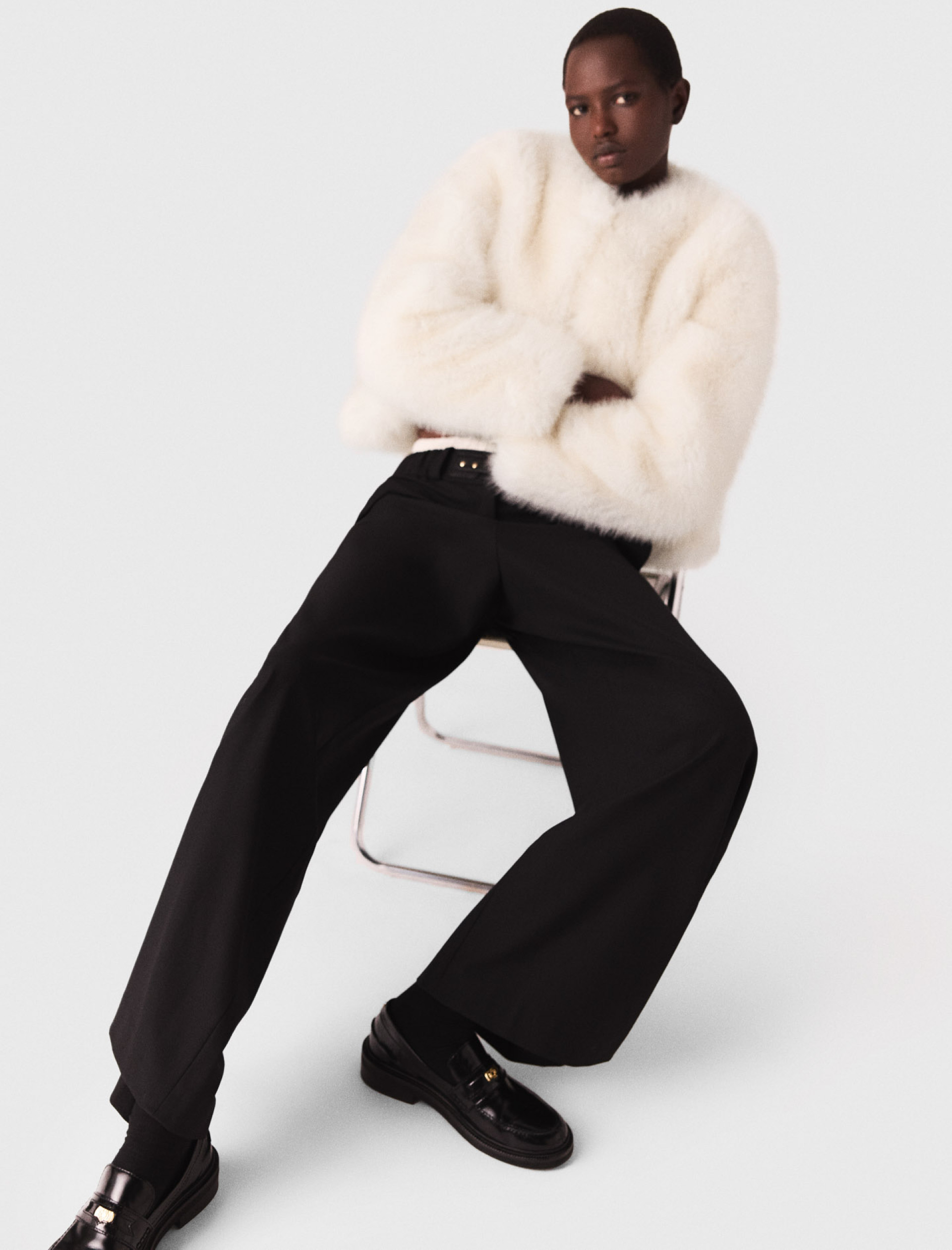 Жіночі чорні широкі брюки з поясом