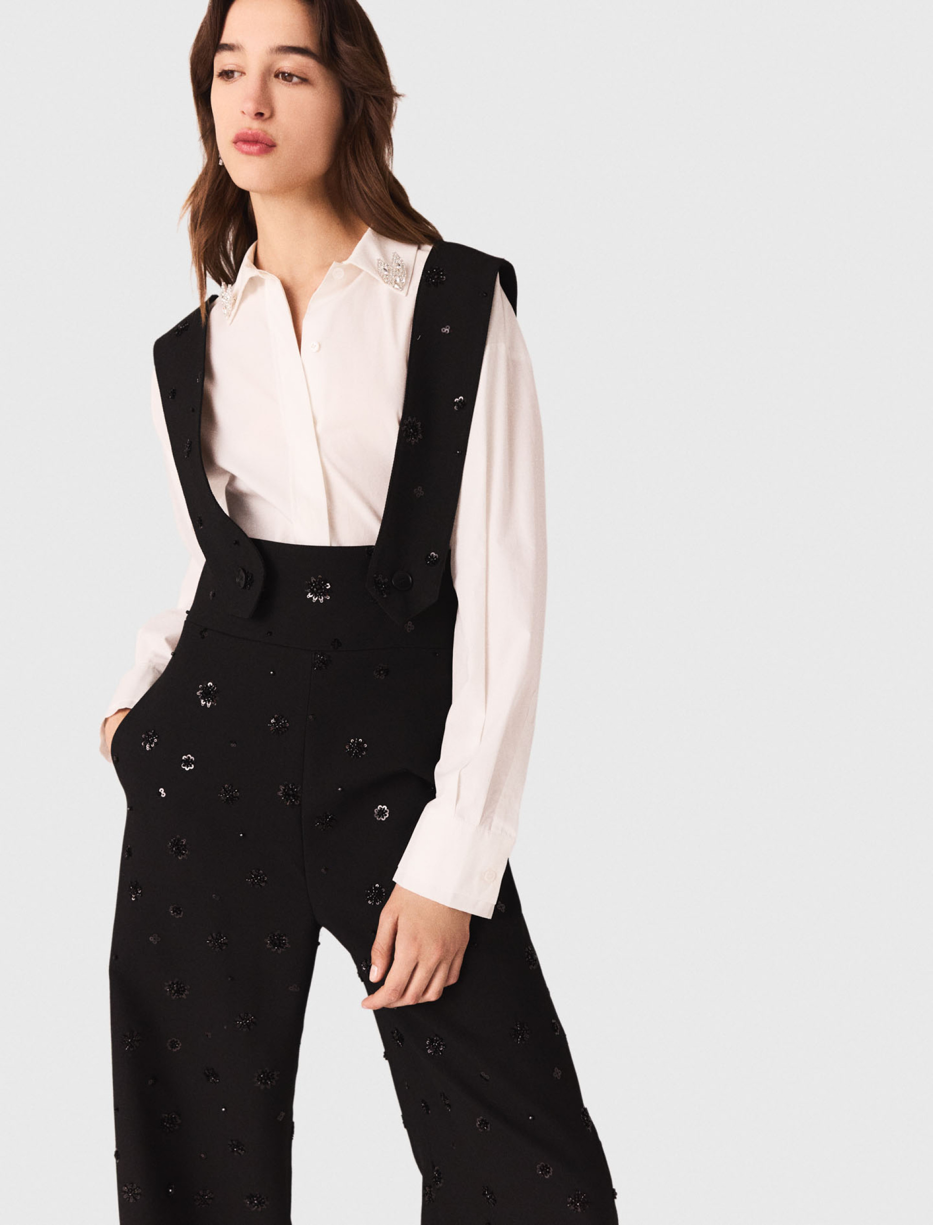 Жіночі брюки на підтяжках з вишивкою