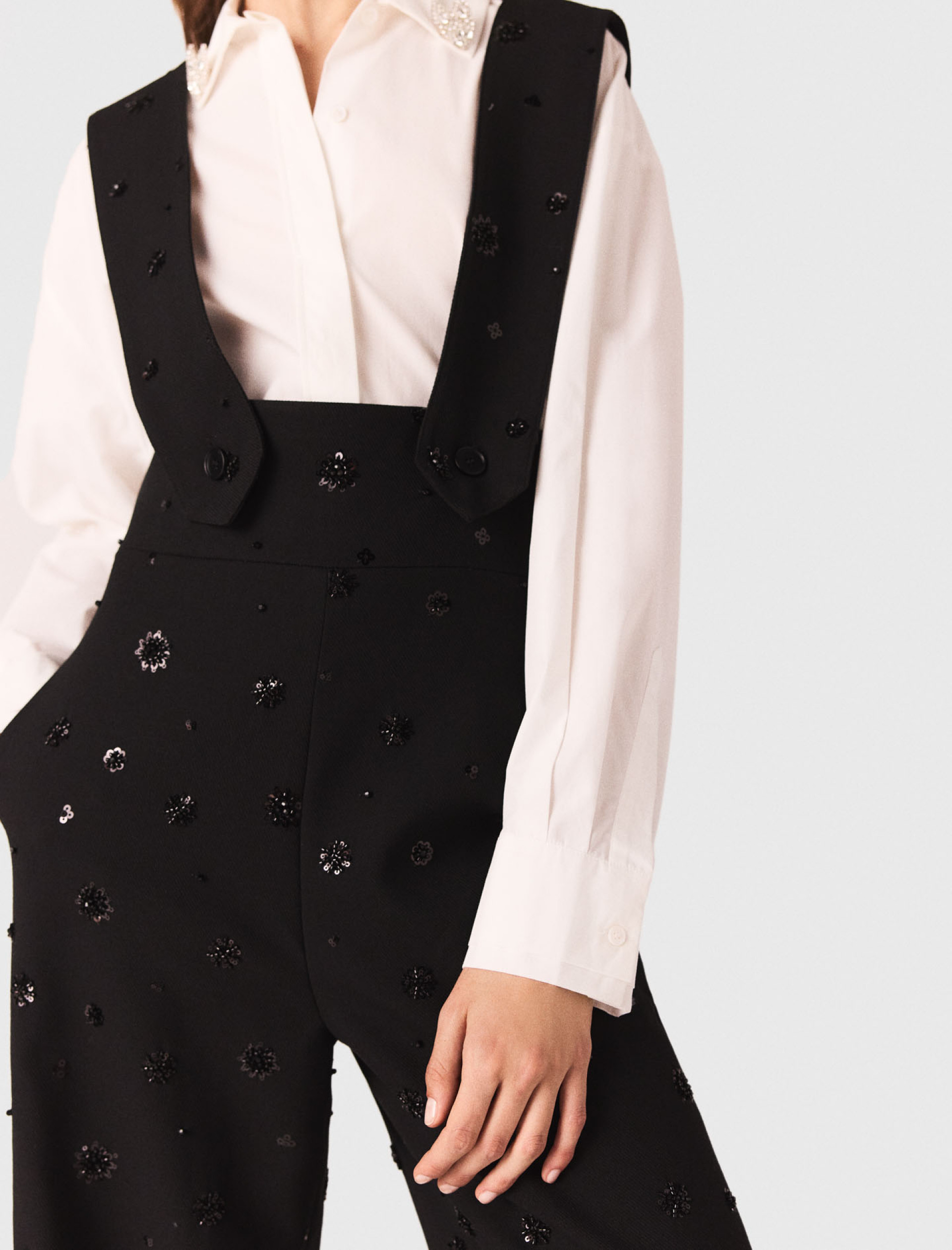 Жіночі брюки на підтяжках з вишивкою