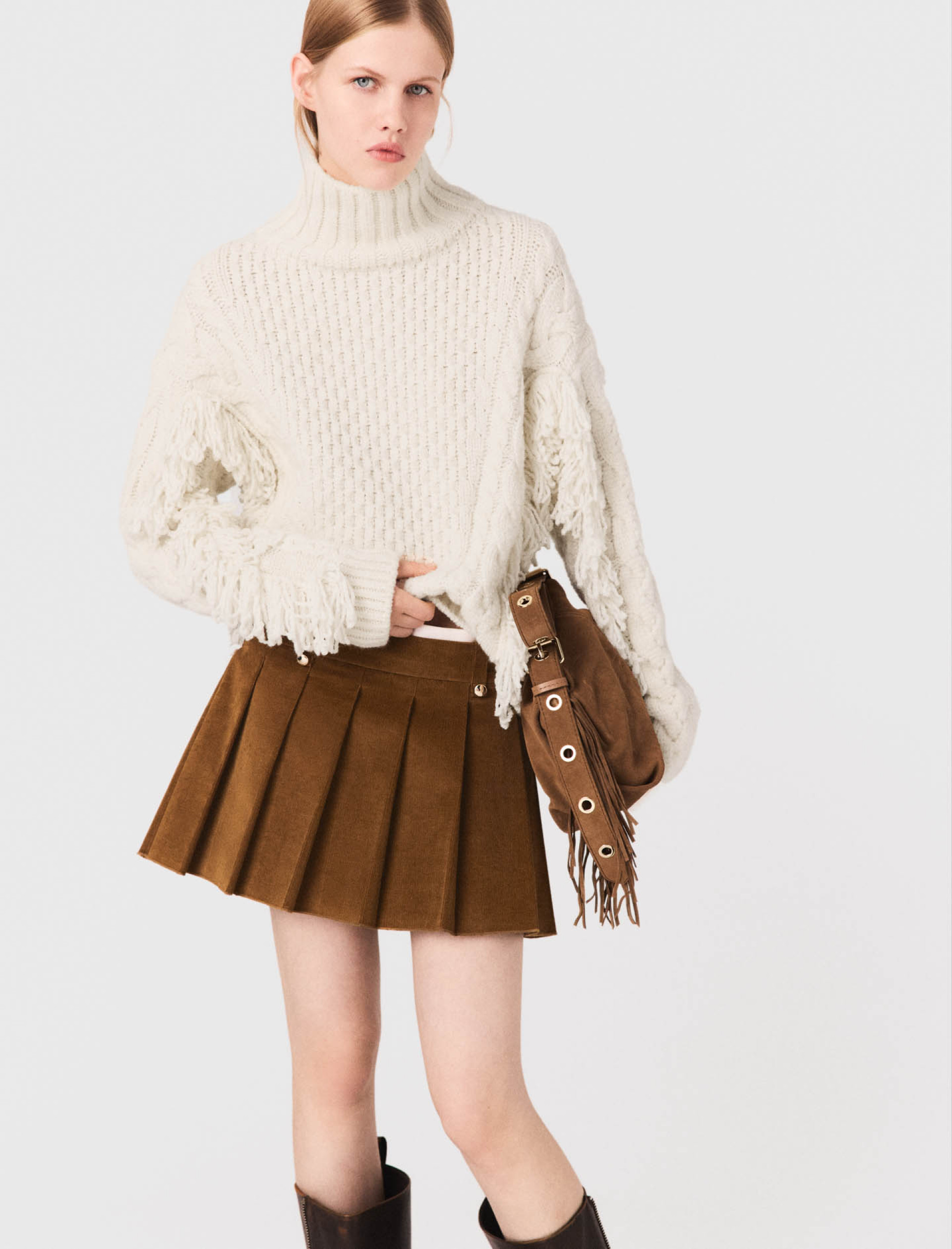 Женский свитер из смесовой шерсти с бахромой