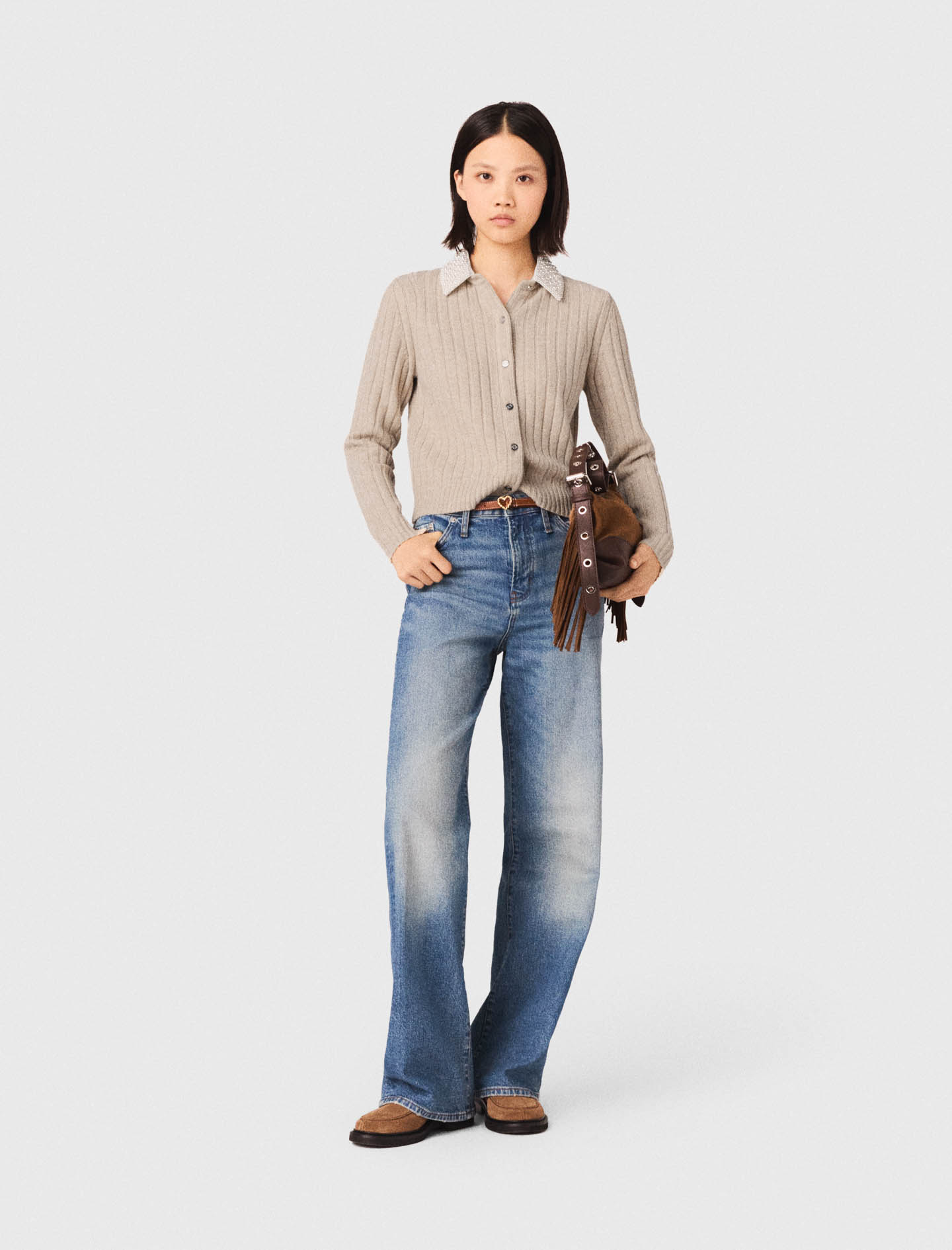 Жіночий кардиган зі з'ємним коміром, прикрашеним бусинами