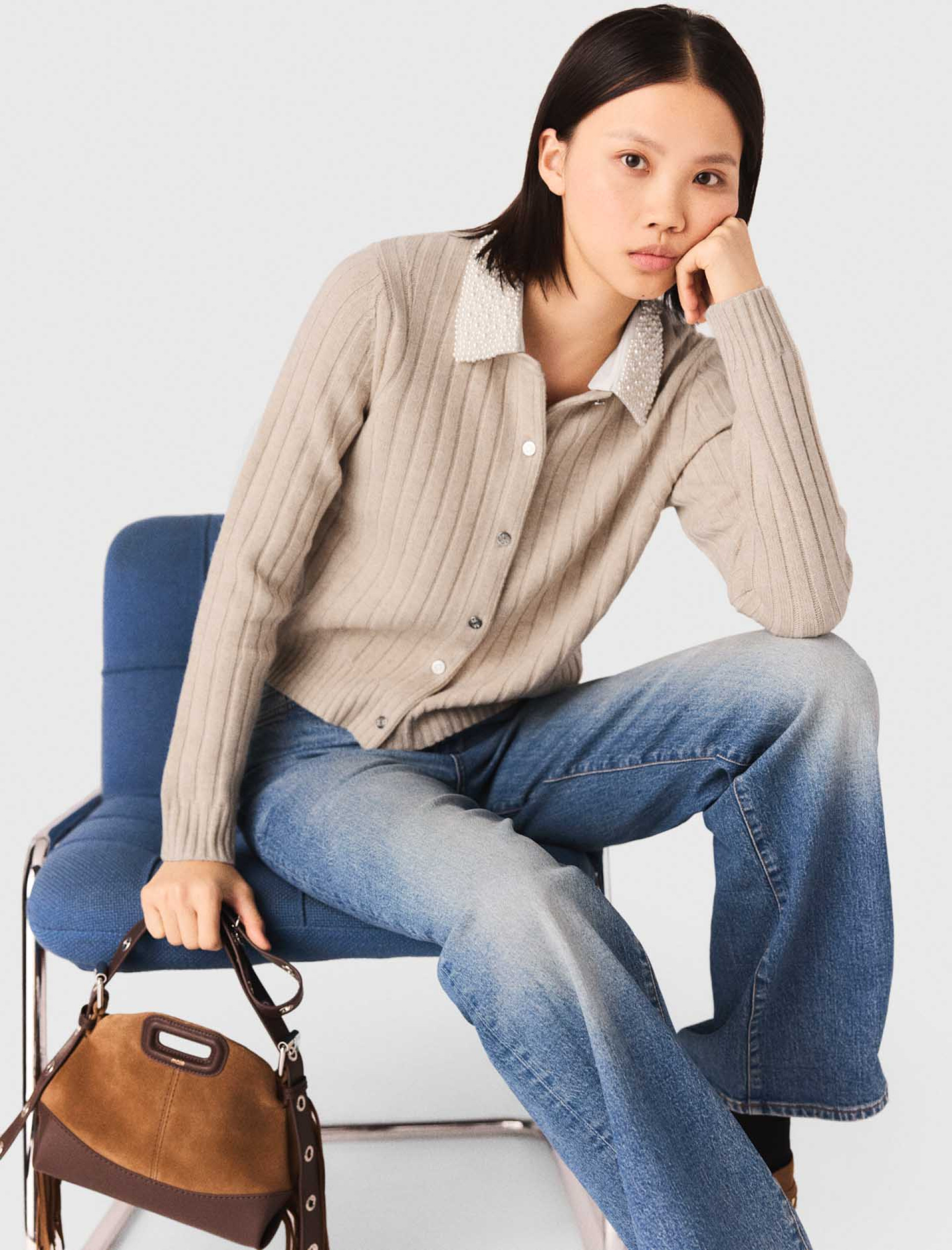 Жіночий кардиган зі з'ємним коміром, прикрашеним бусинами Жіночий кардиган зі з'ємним коміром, прикрашеним бусинами