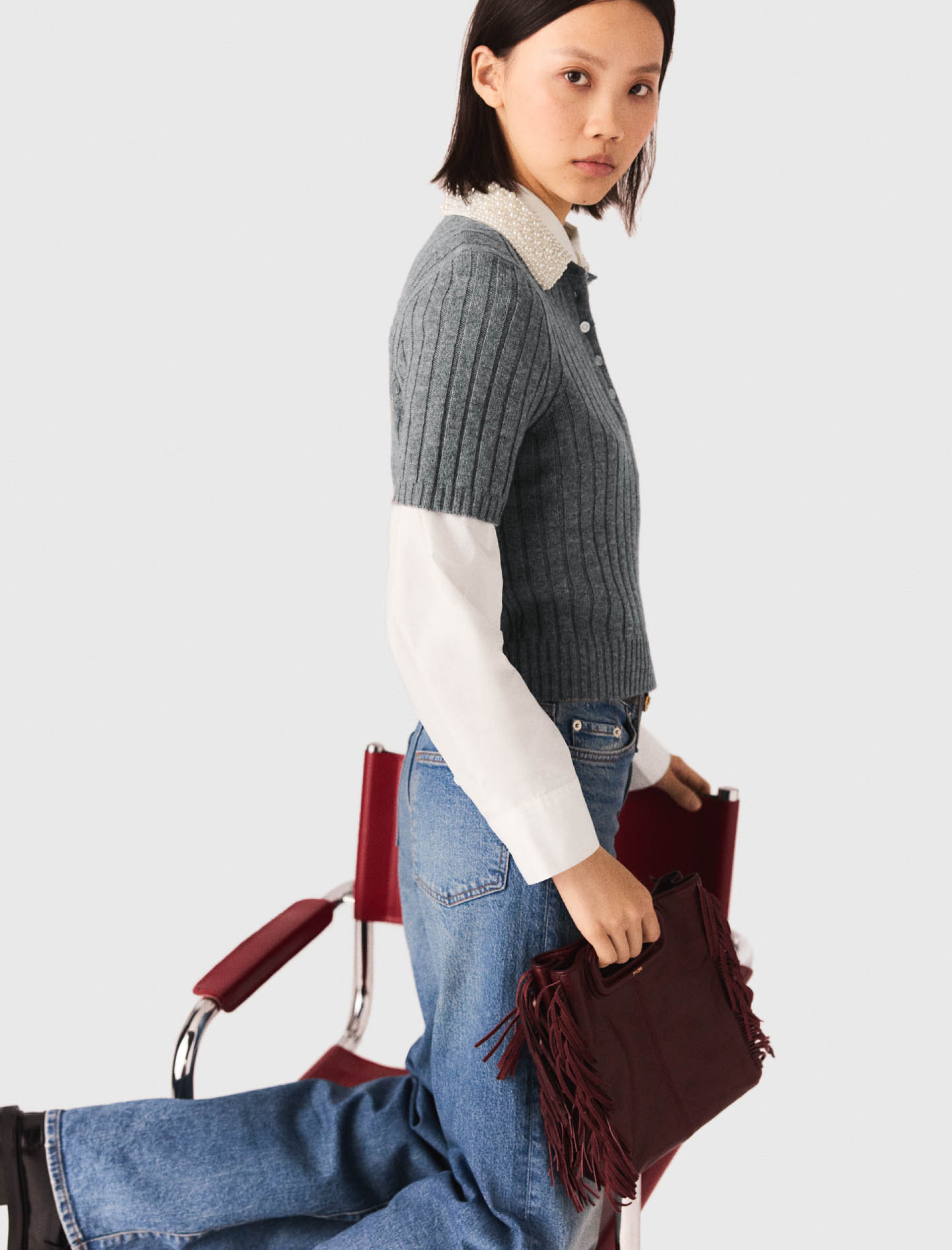 Жіночий сірий джемпер з декорованим коміром Жіночий сірий джемпер з декорованим коміром