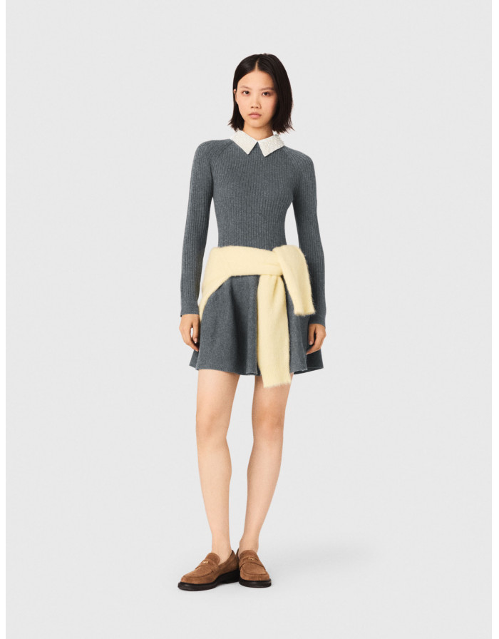 Жіноча в'язана сукня з декорованим коміром