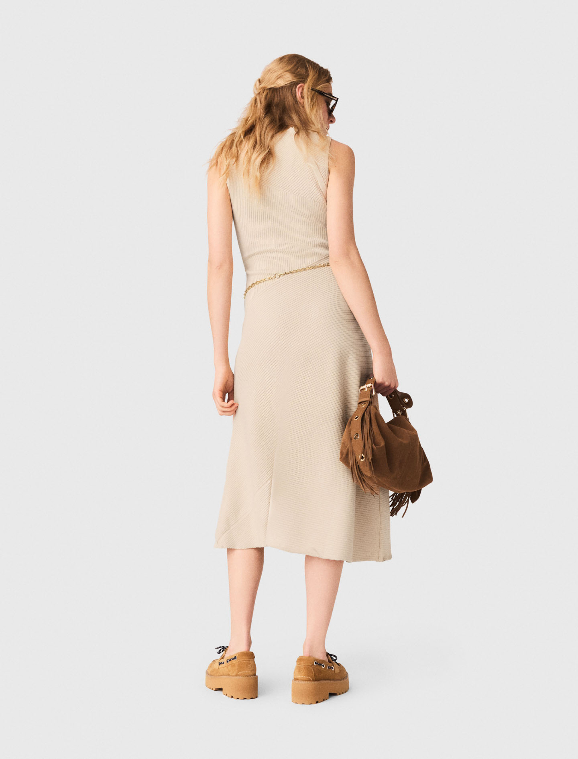 Жіноча бежева сукня з прикрасою