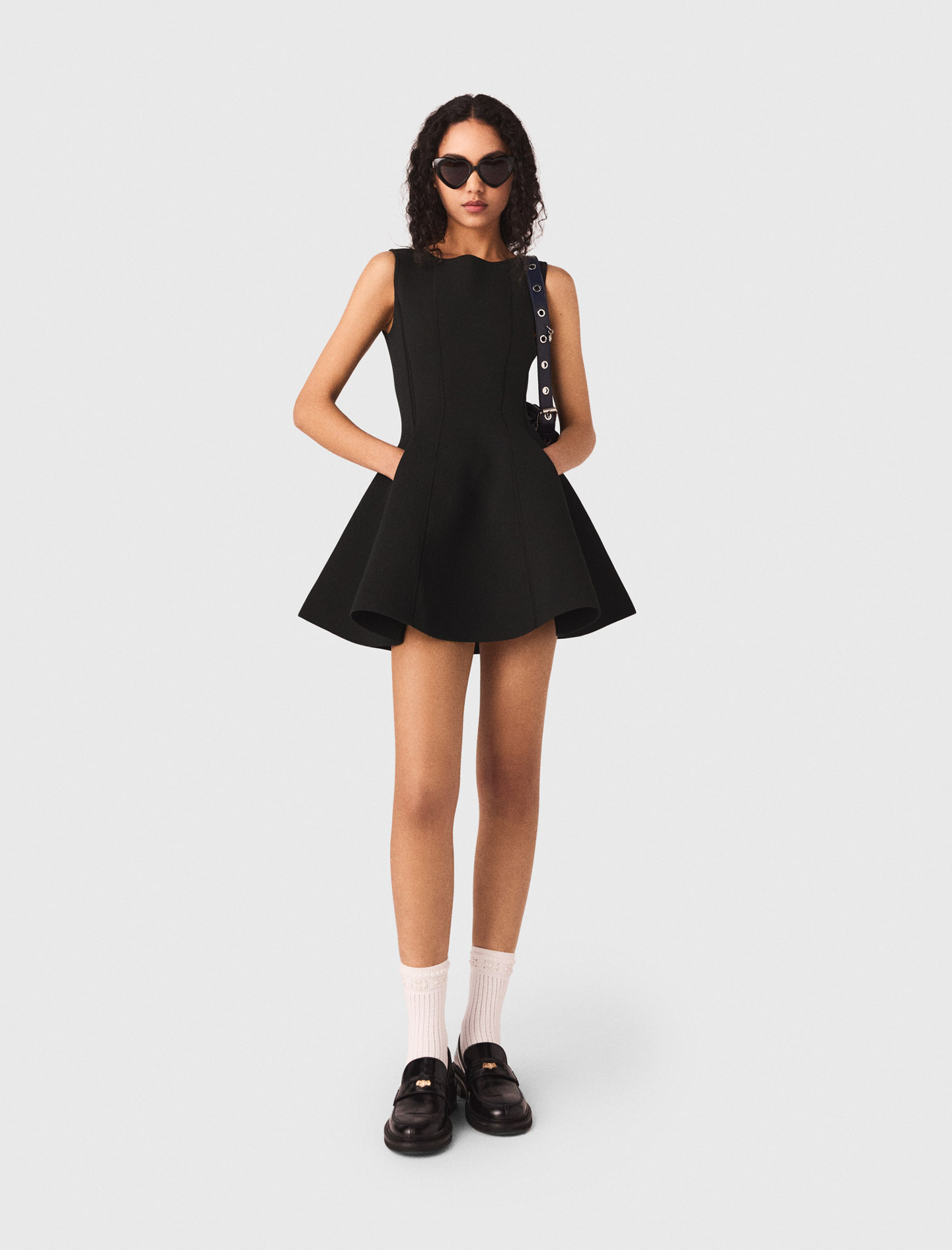 Жіноча чорна сукня з бантиками, прикрашеними стразами