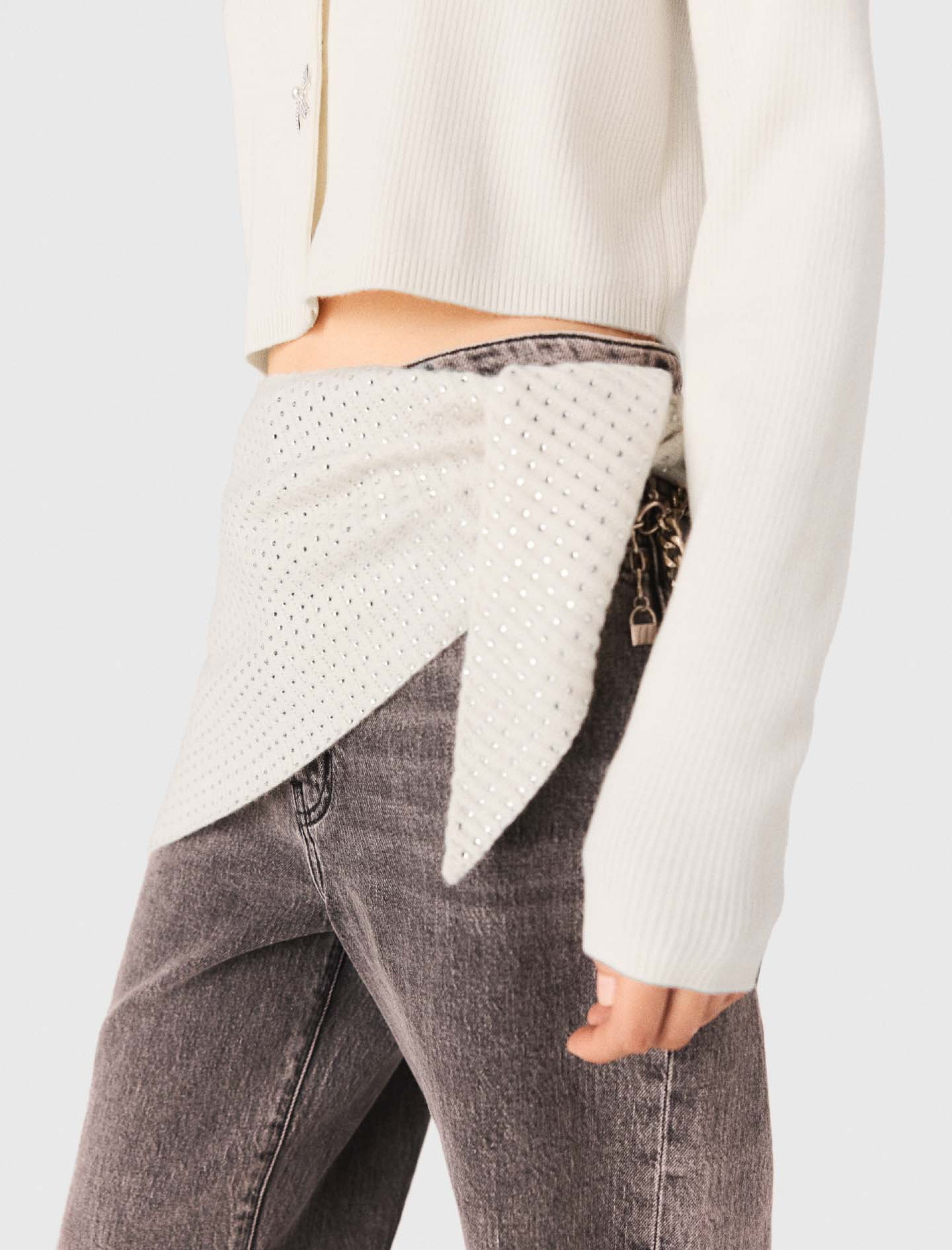 Жіночий кардиган з ґудзиками у вигляді бантиків Жіночий кардиган з ґудзиками у вигляді бантиків