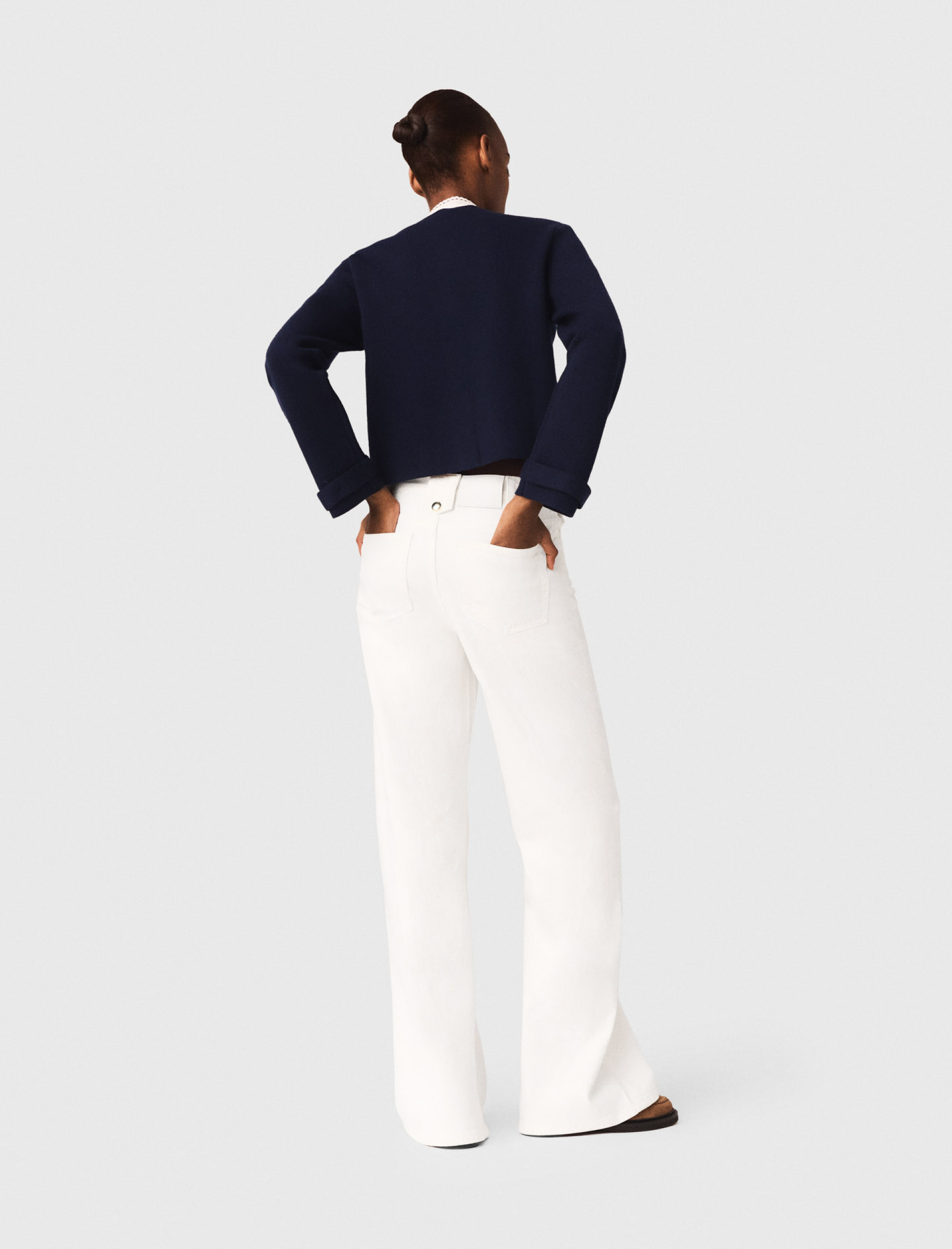 Жіночий кардиган зі з'ємним вишитим коміром Жіночий кардиган зі з'ємним вишитим коміром