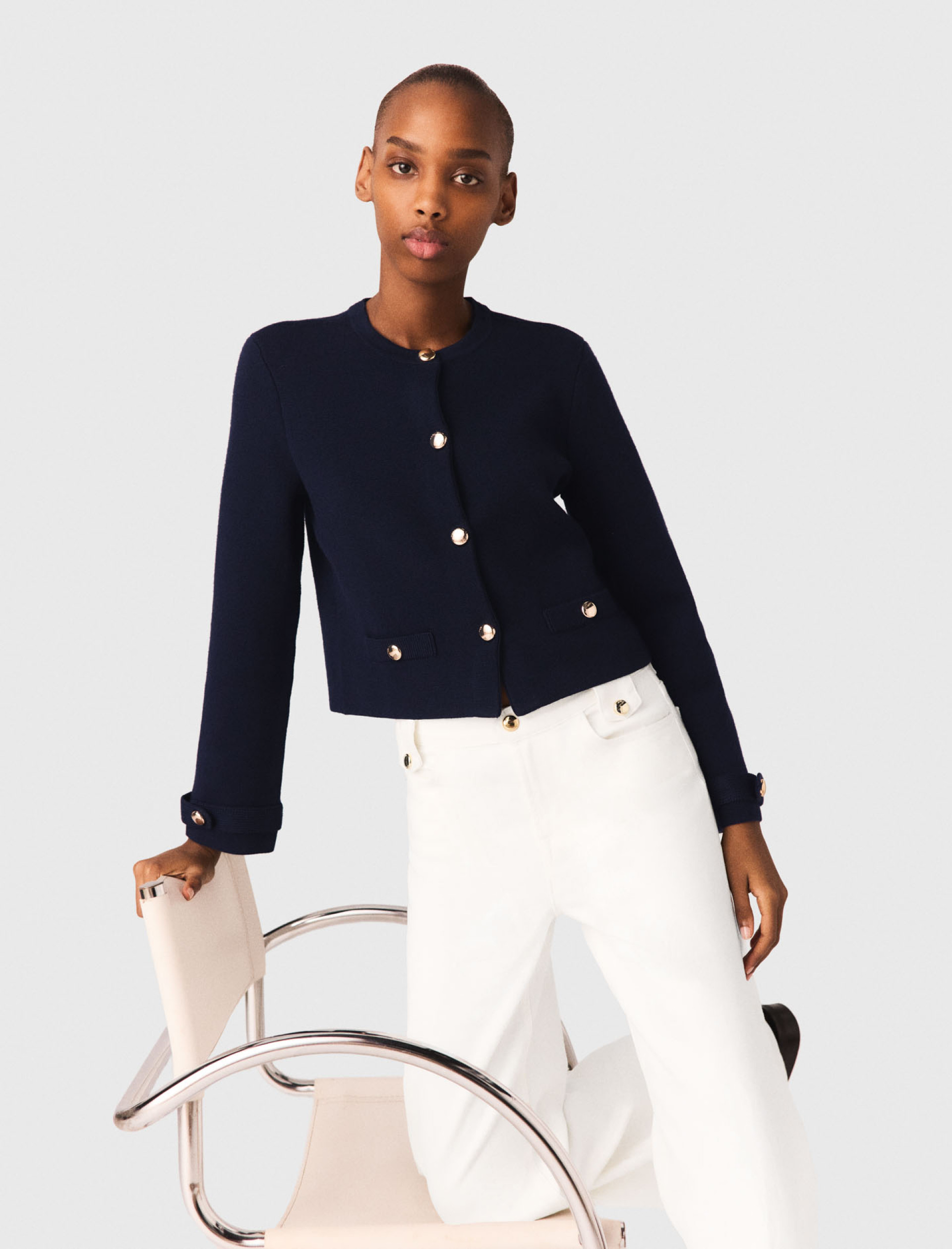 Жіночий кардиган зі з'ємним вишитим коміром Жіночий кардиган зі з'ємним вишитим коміром