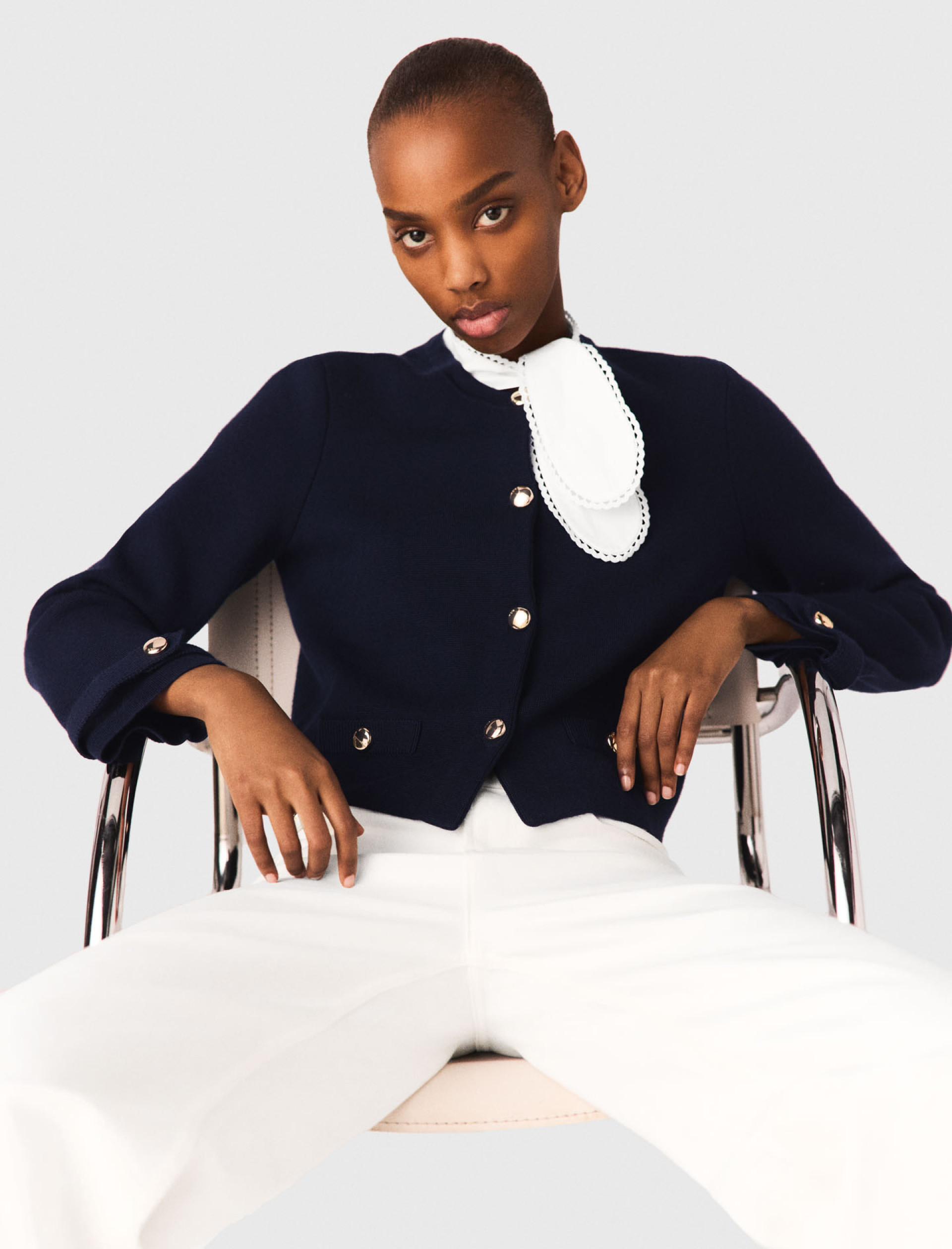 Жіночий кардиган зі з'ємним вишитим коміром Жіночий кардиган зі з'ємним вишитим коміром