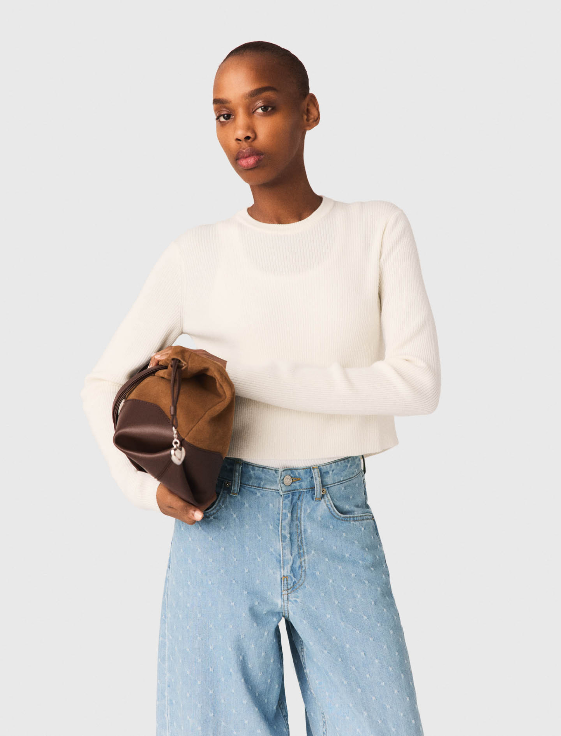 Жіночий молочний джемпер Жіночий молочний джемпер