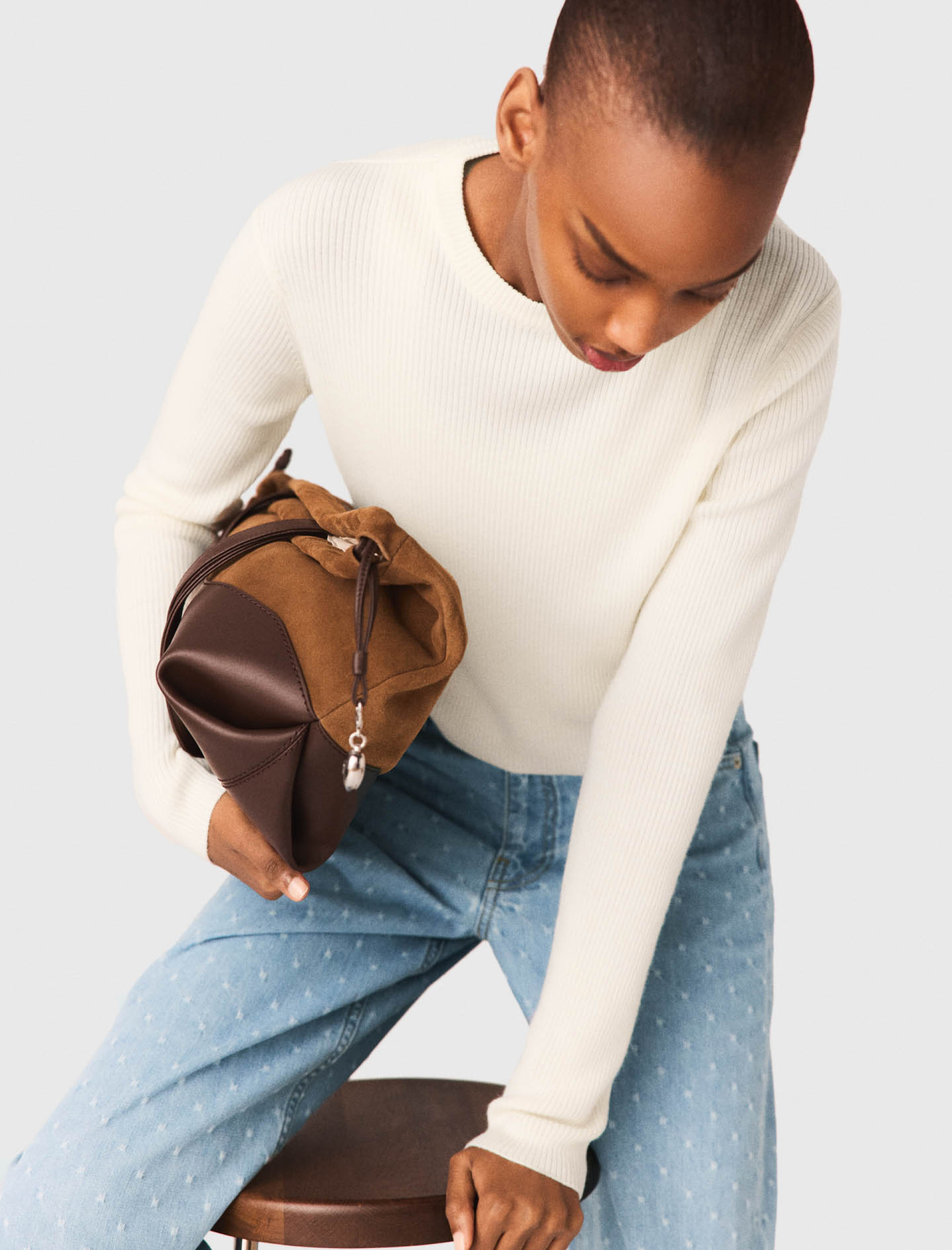 Жіночий молочний джемпер Жіночий молочний джемпер