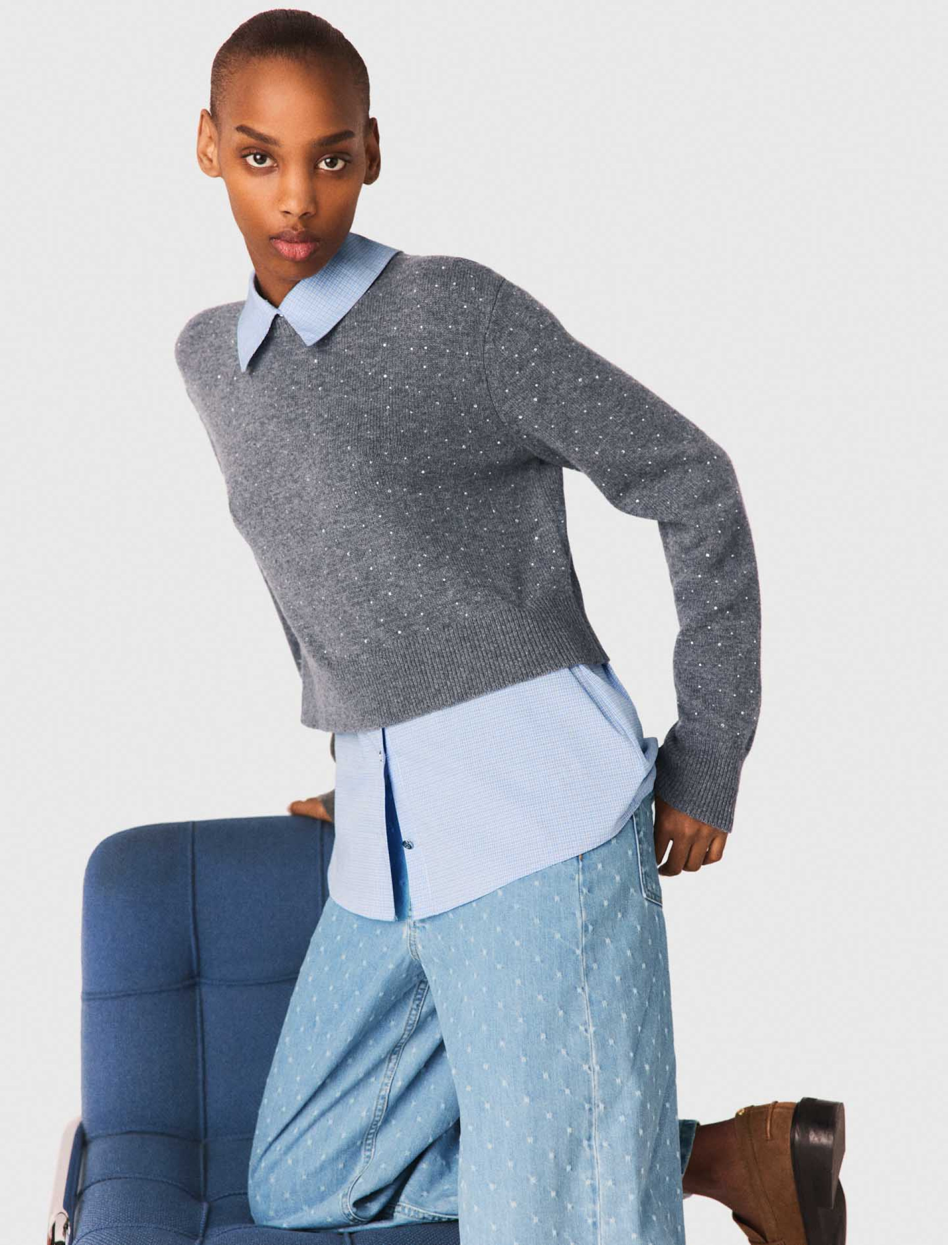 Жіночий светр зі стразами та з'ємними деталями