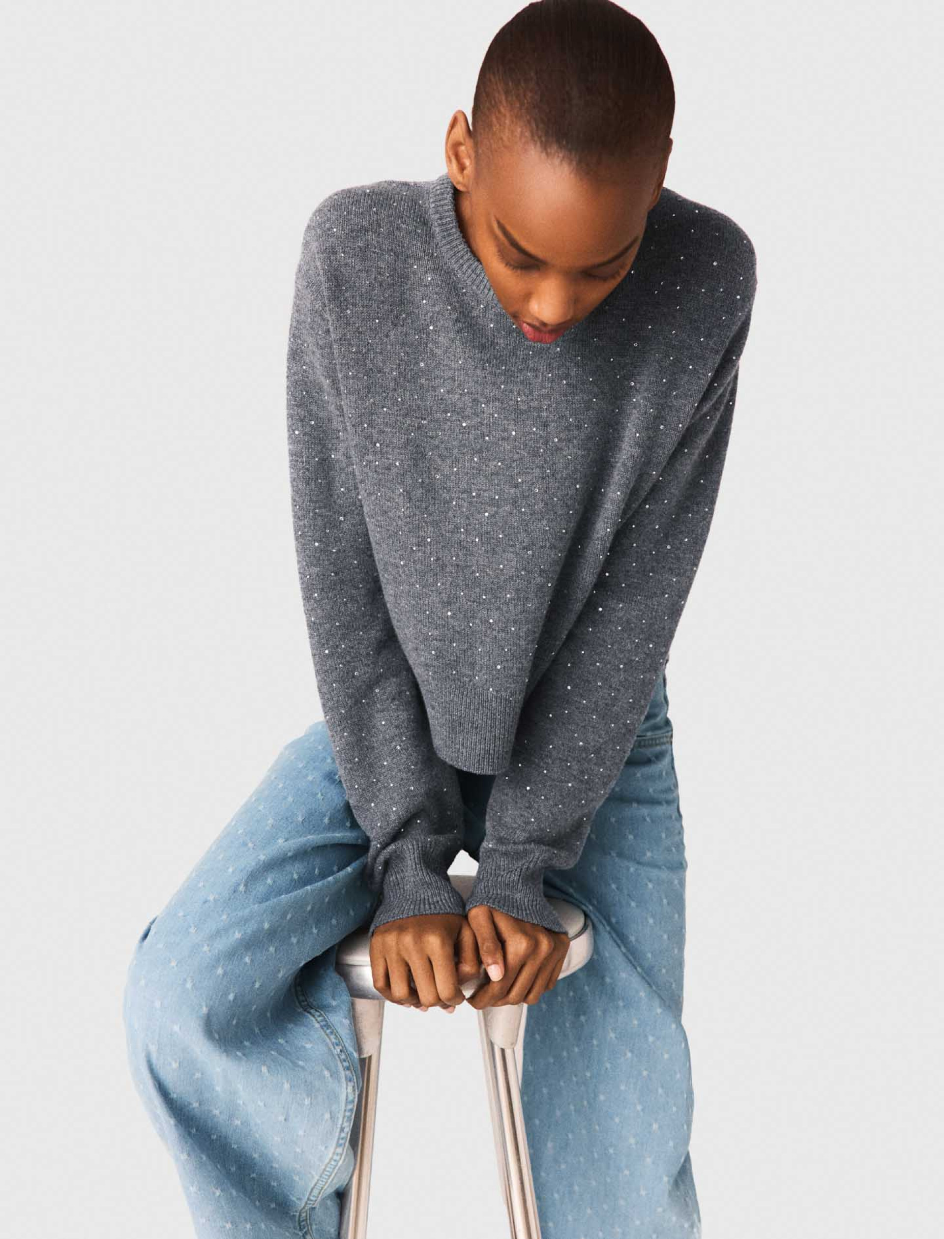 Жіночий светр зі стразами та з'ємними деталями