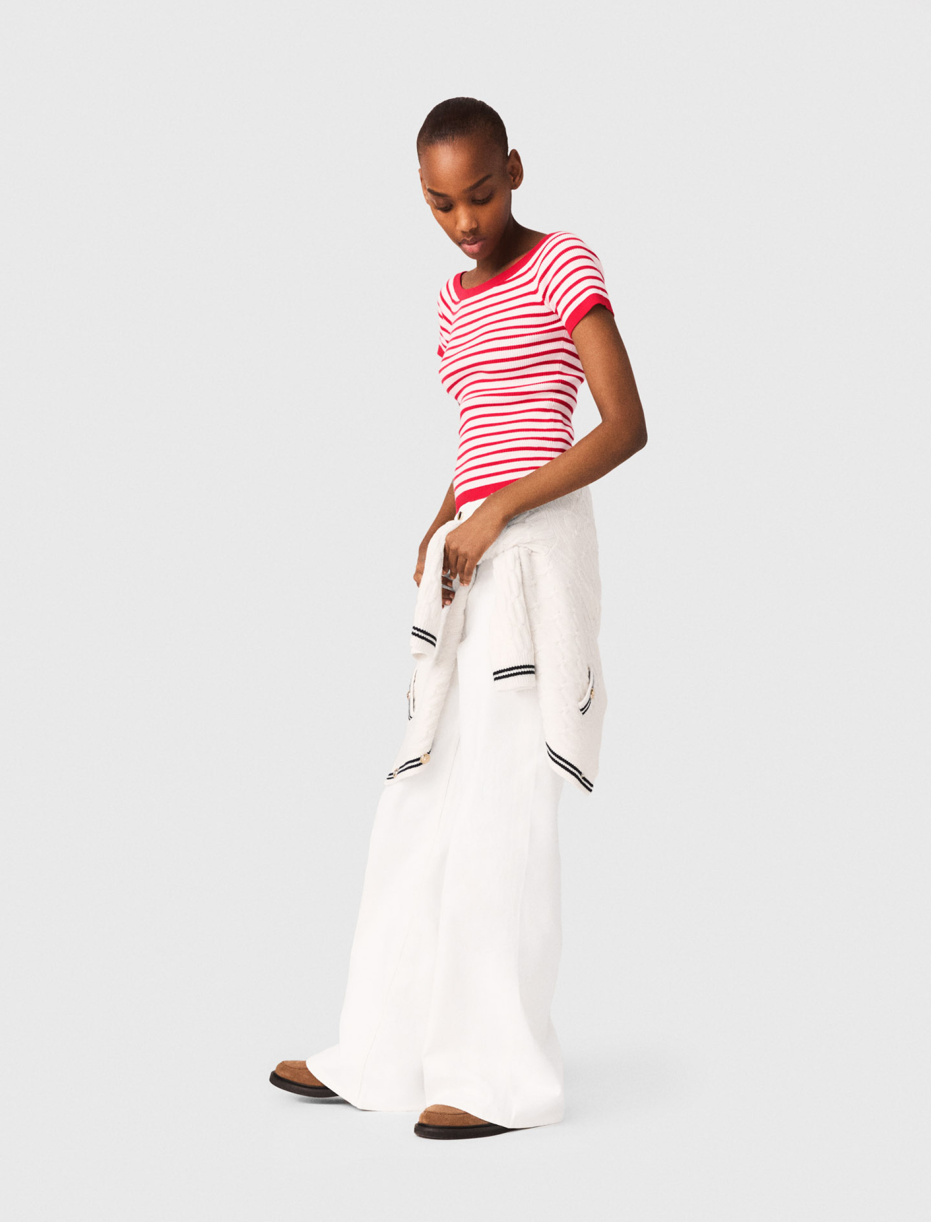 Женский топ в полоску с вырезом-лодочкой Женский топ в полоску с вырезом-лодочкой