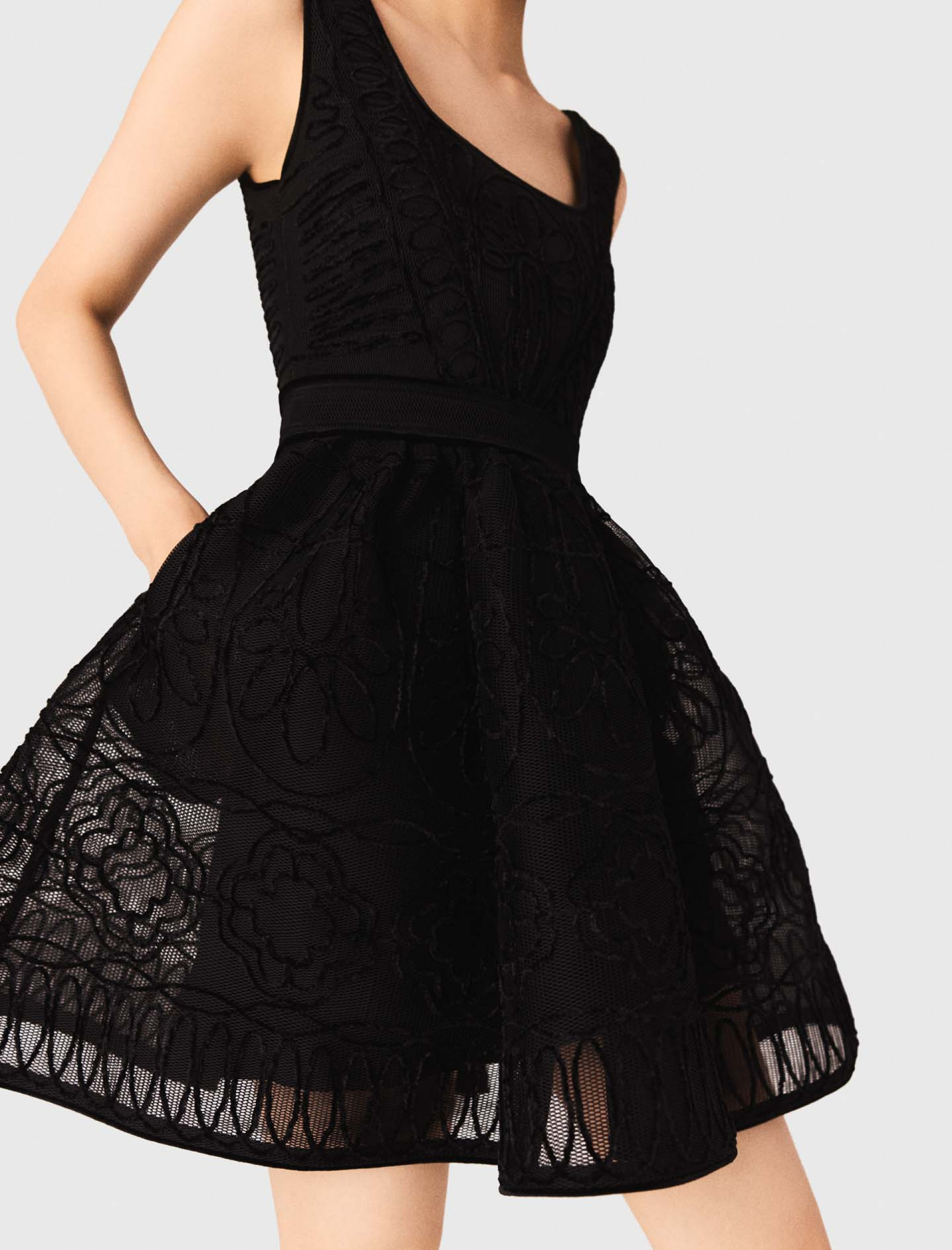 Жіноча коротка вишита сукня