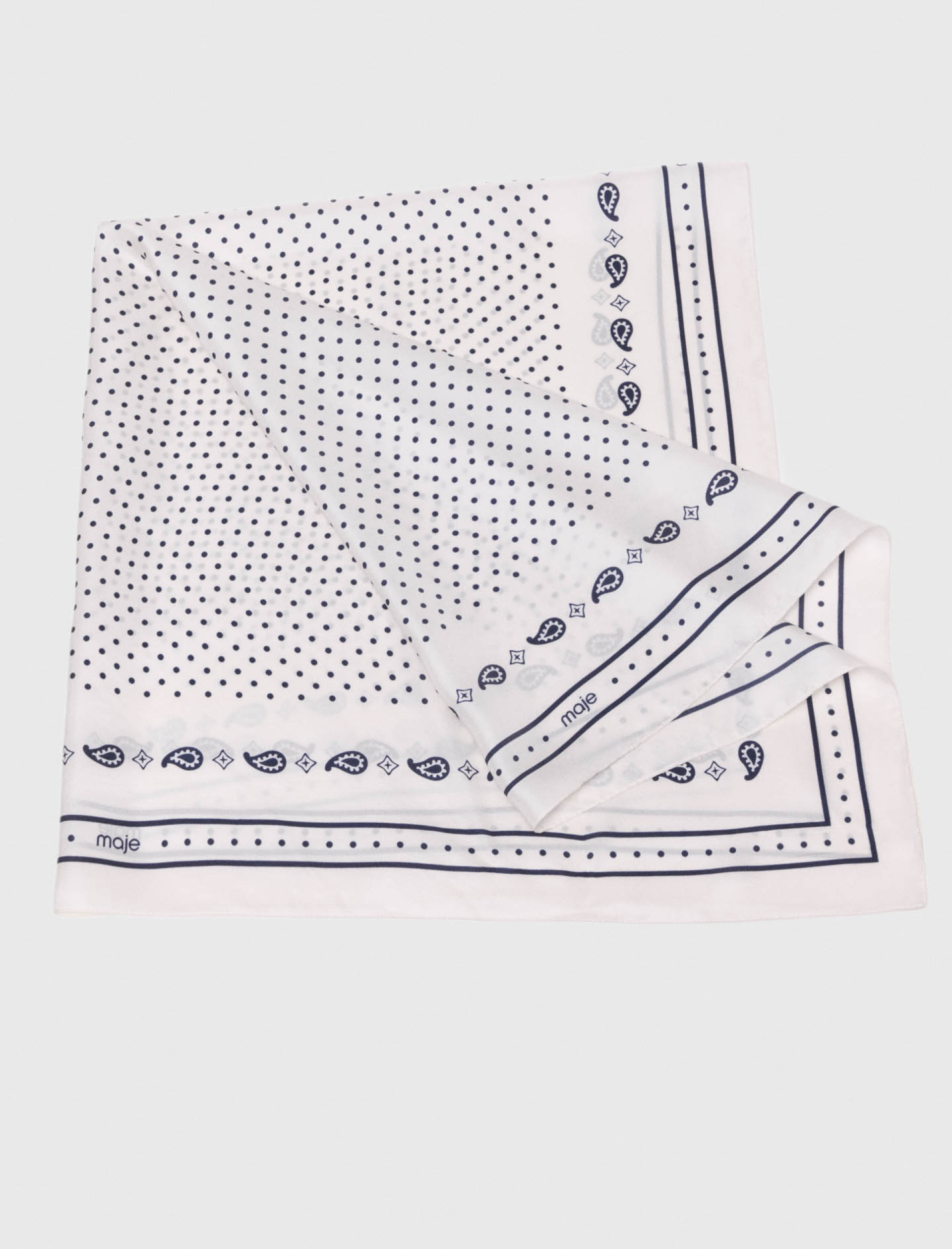 Женский молочный шелковый платок 90х90см Женский молочный шелковый платок 90х90см