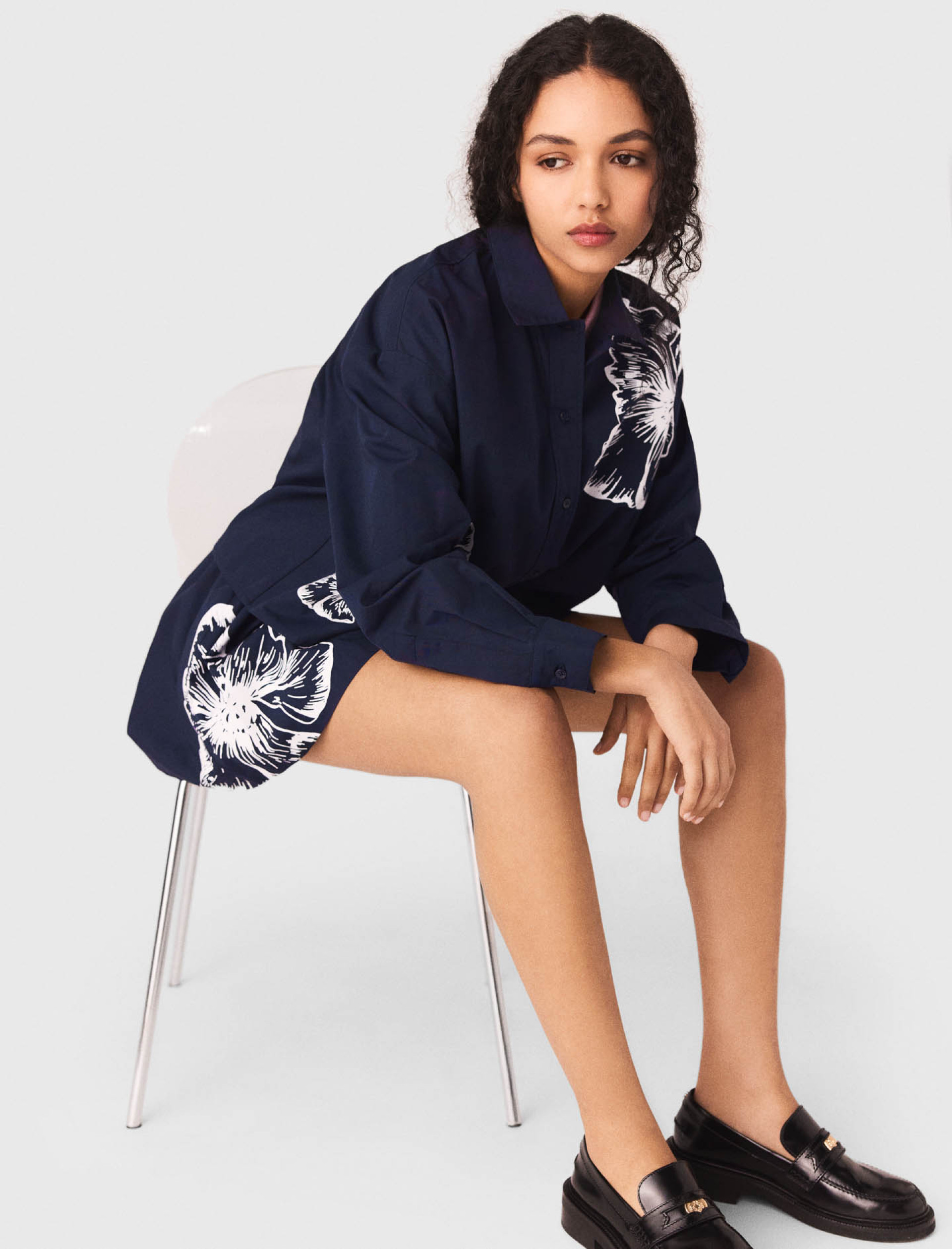 Женская короткая рубашка с цветочным принтом Женская короткая рубашка с цветочным принтом