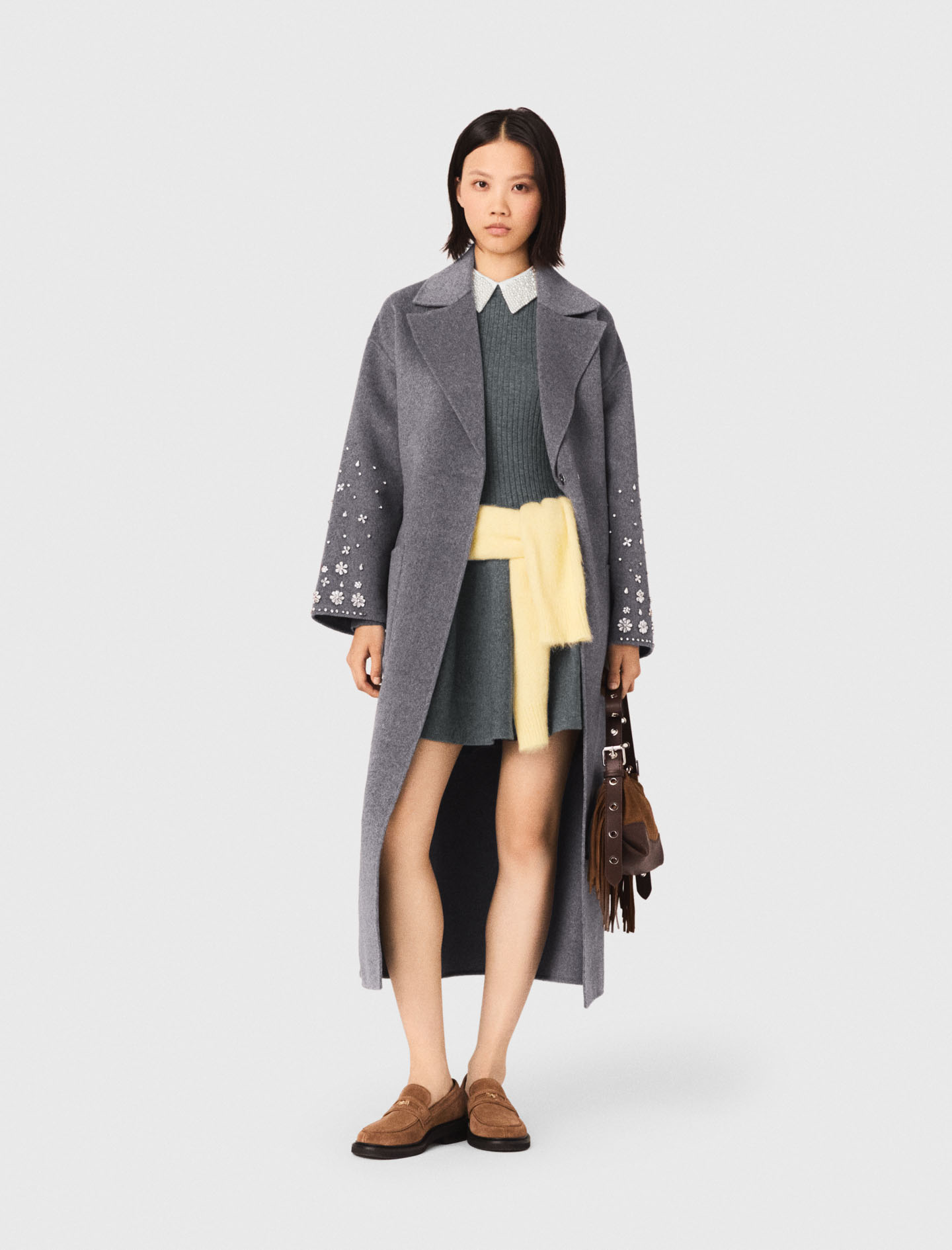 Женское длинное пальто, украшенное стразами