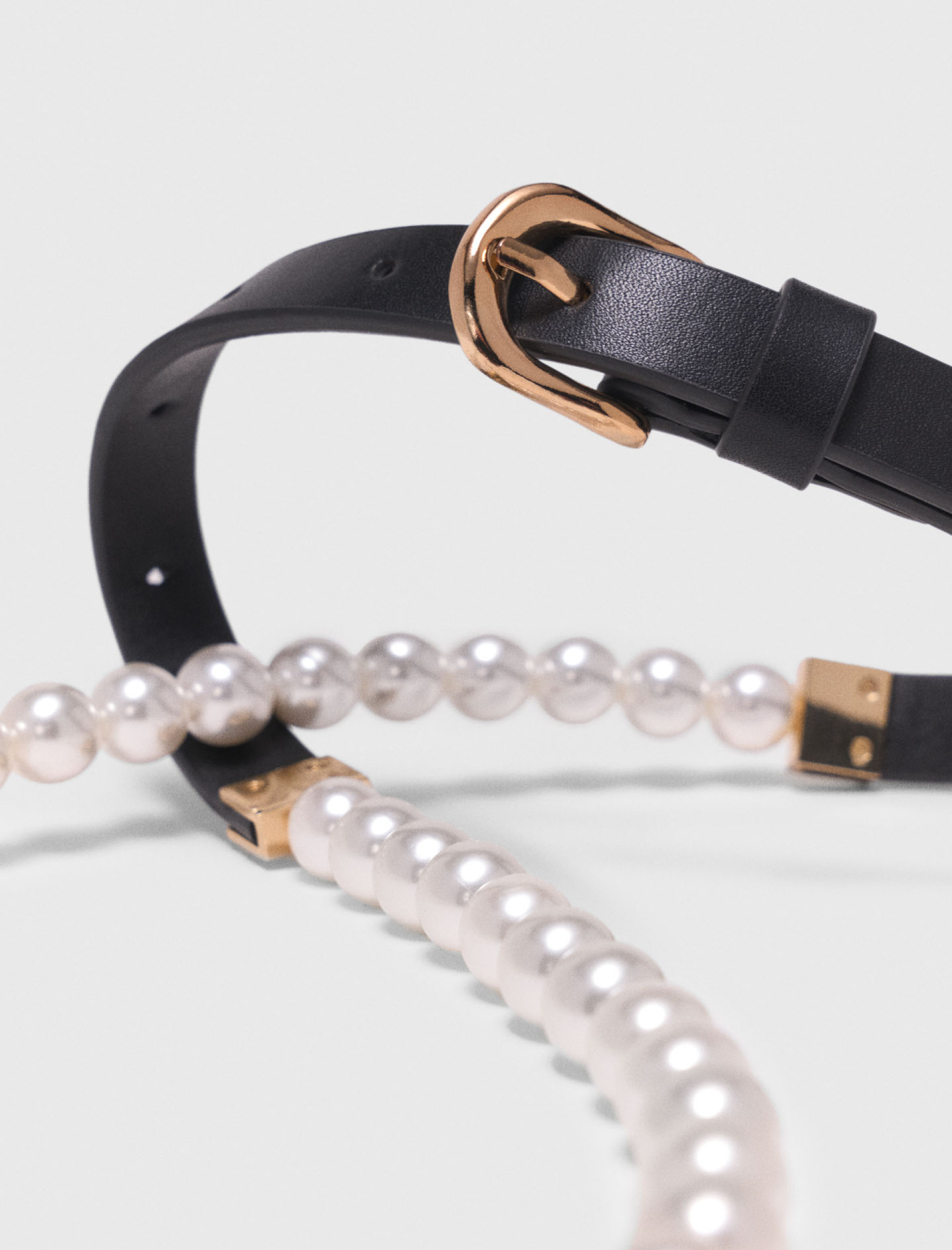 Жіночий чорний шкіряний ремінь з перлами