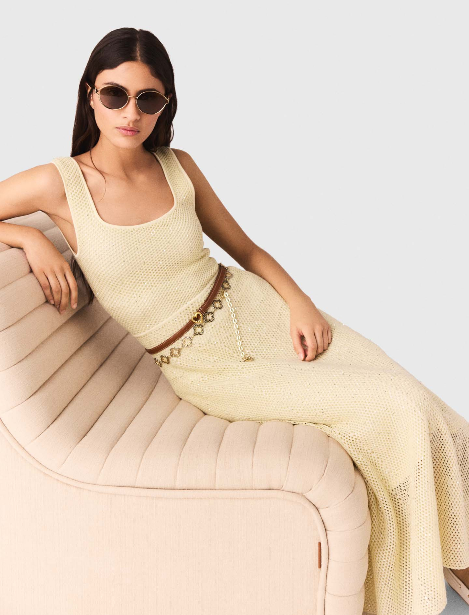 Женское желтое платье-макси с пайетками