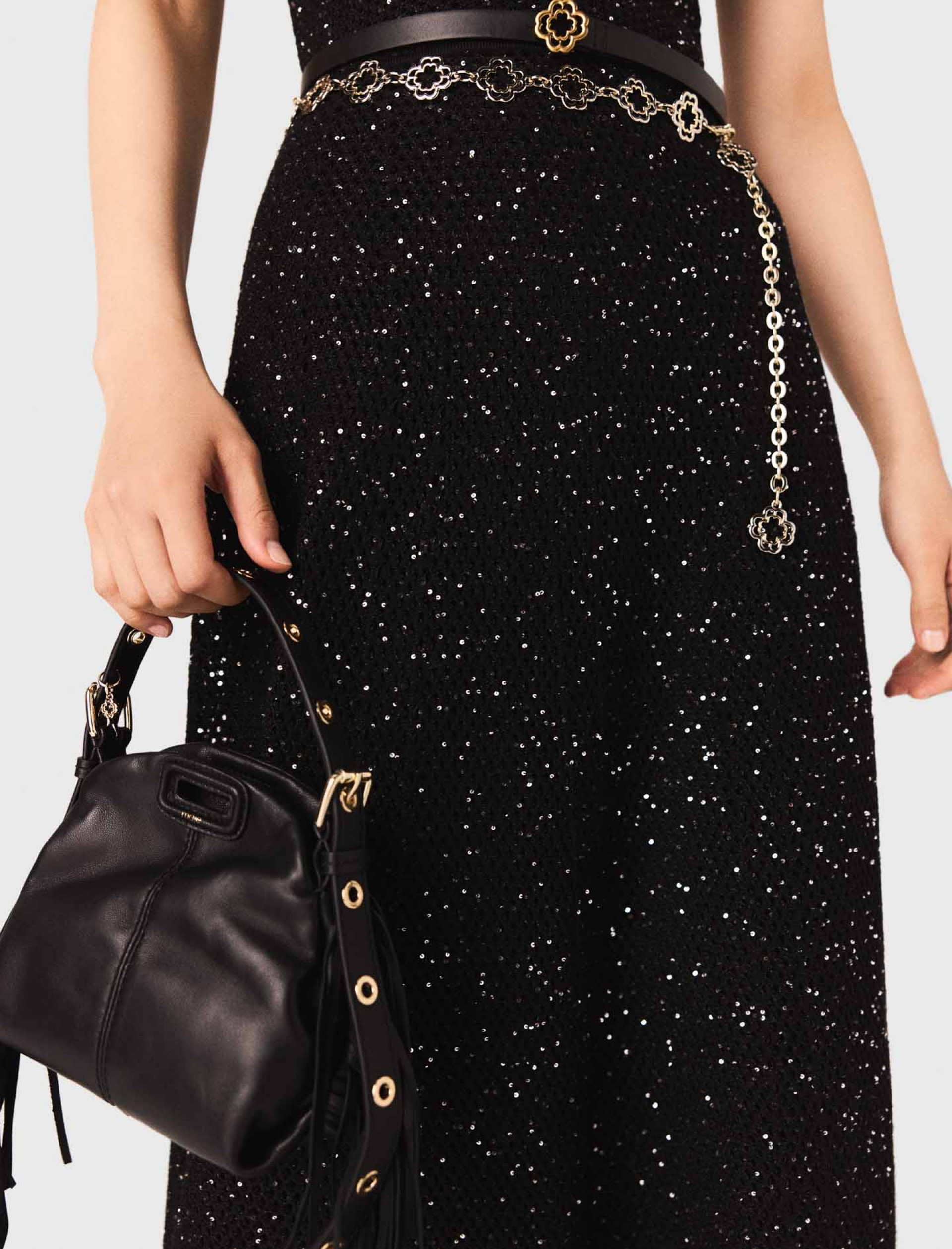 Женское черное платье-макси с пайетками