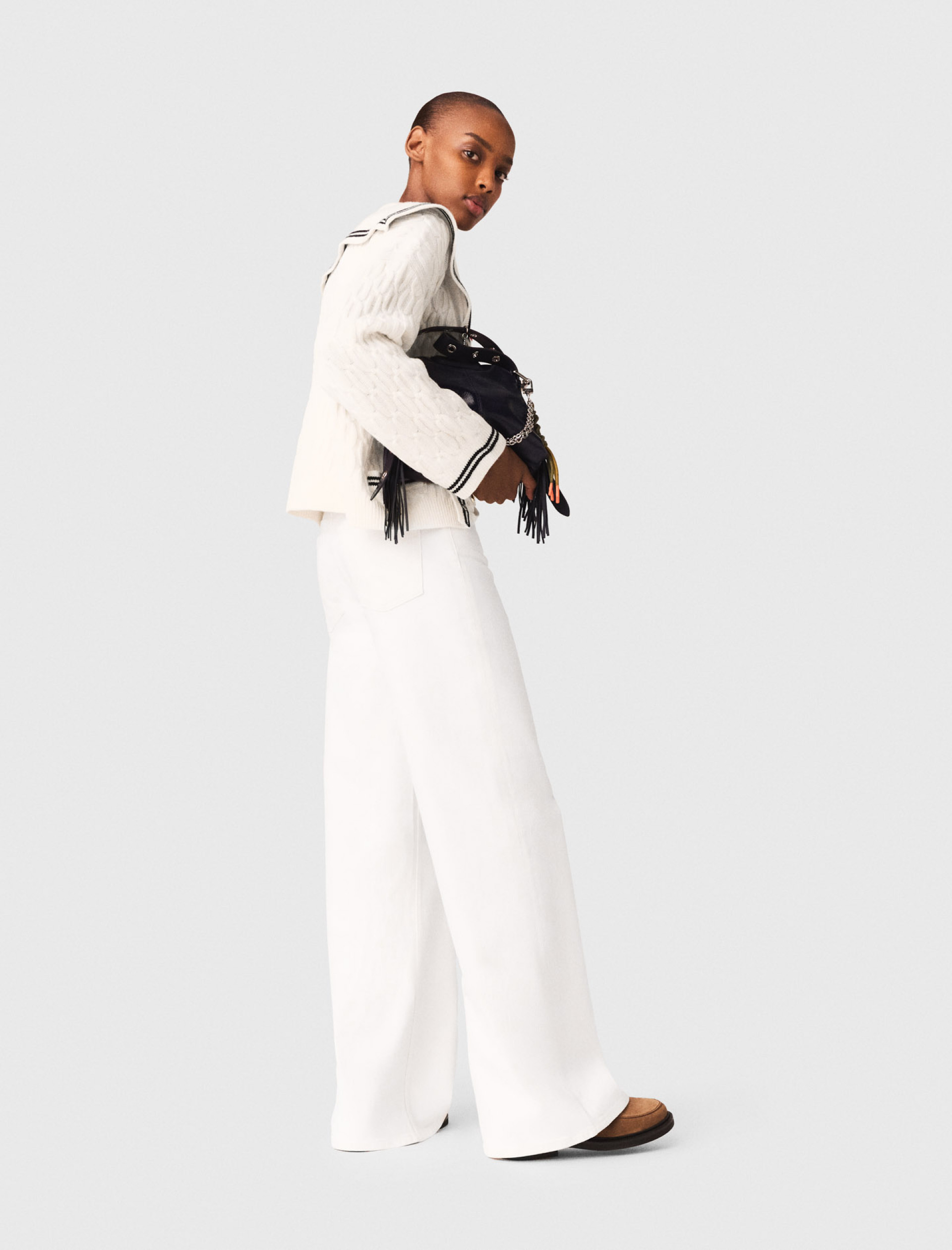 Жіночий молочний кардиган фактурної в'язки Жіночий молочний кардиган фактурної в'язки