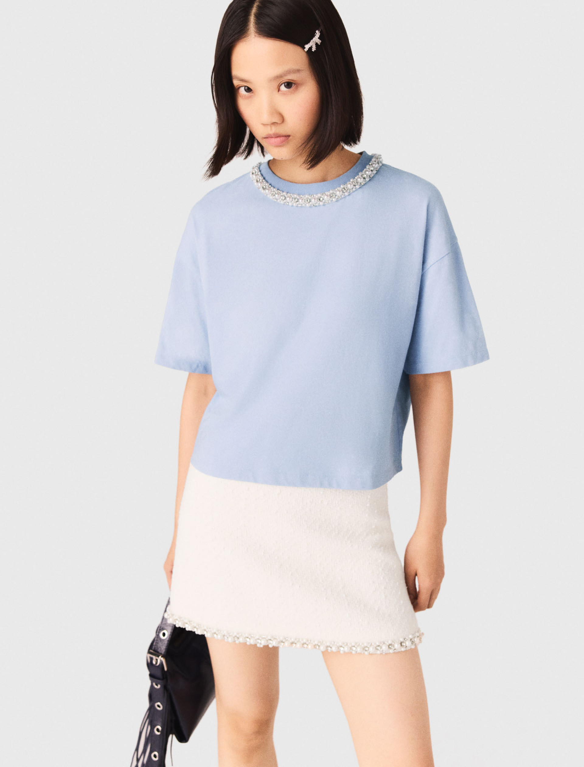 Жіноча футболка з коміром із перлин та страз