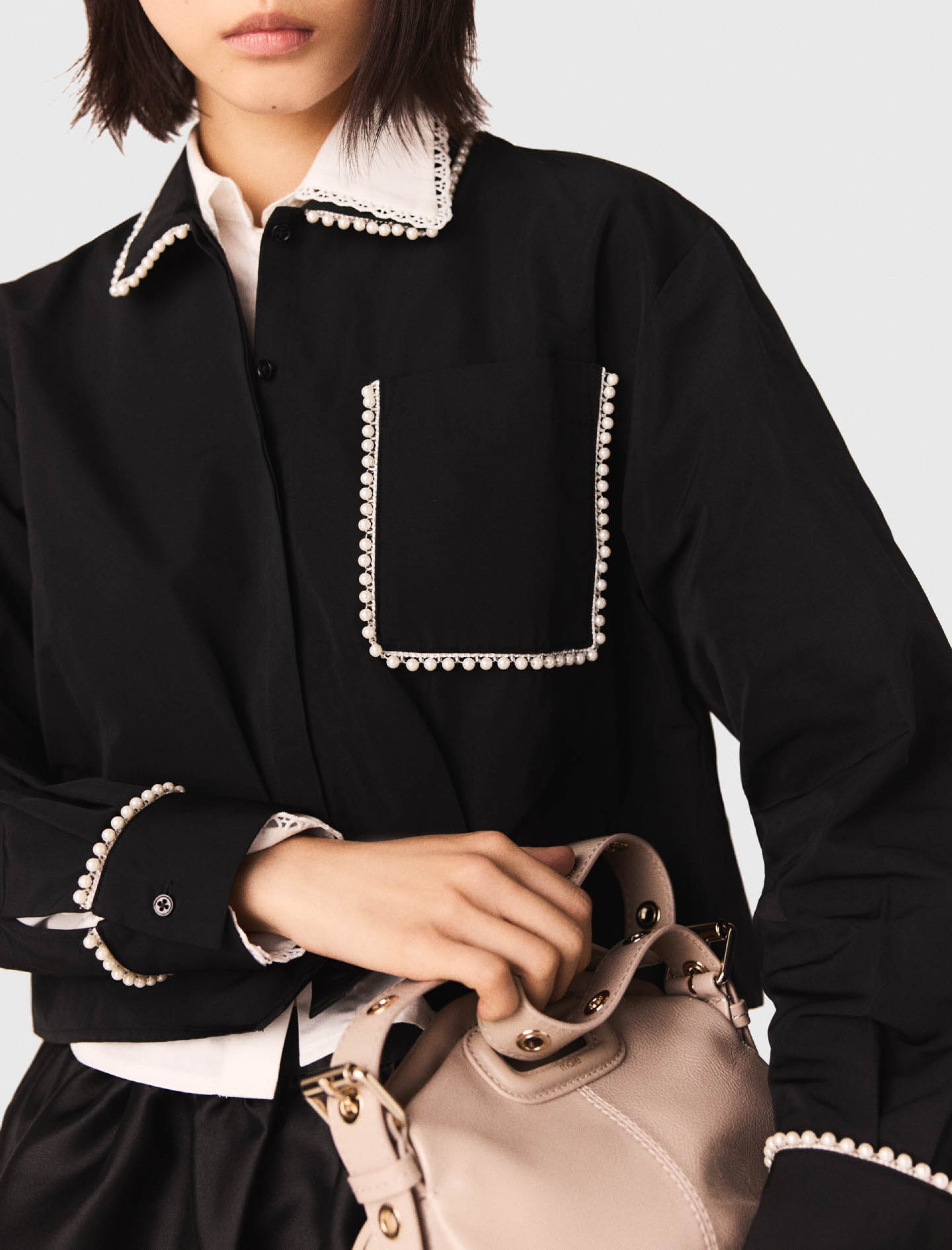 Женская черная рубашка с плетеной отделкой Женская черная рубашка с плетеной отделкой