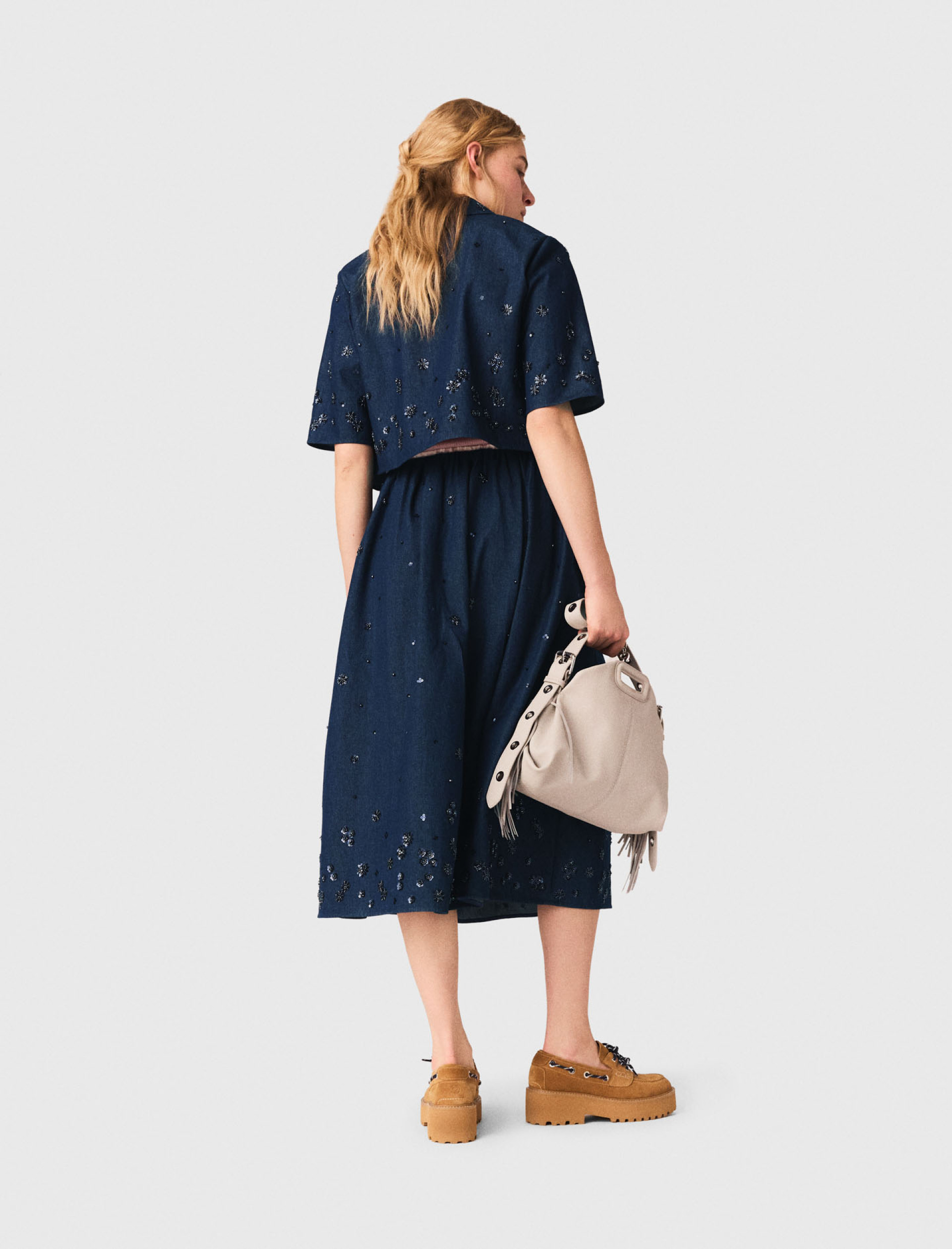 Жіноча джинсова сорочка з вишивкою Жіноча джинсова сорочка з вишивкою