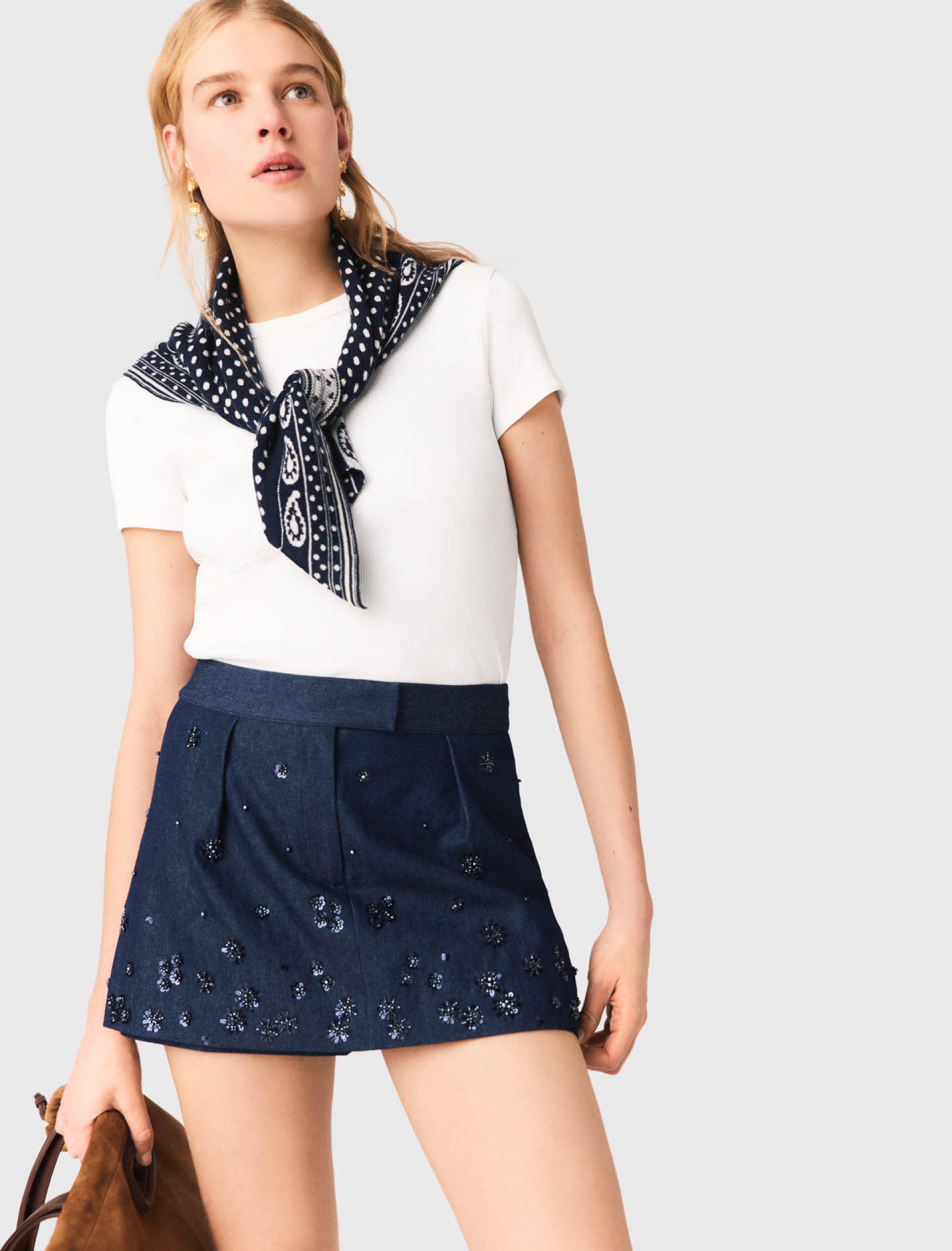 Жіночі джинсові шорти-спідниця з вишивкою Жіночі джинсові шорти-спідниця з вишивкою