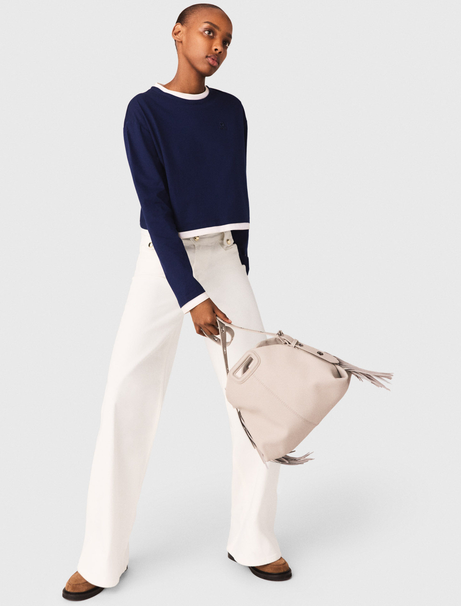 Женские белые расклешенные джинсы