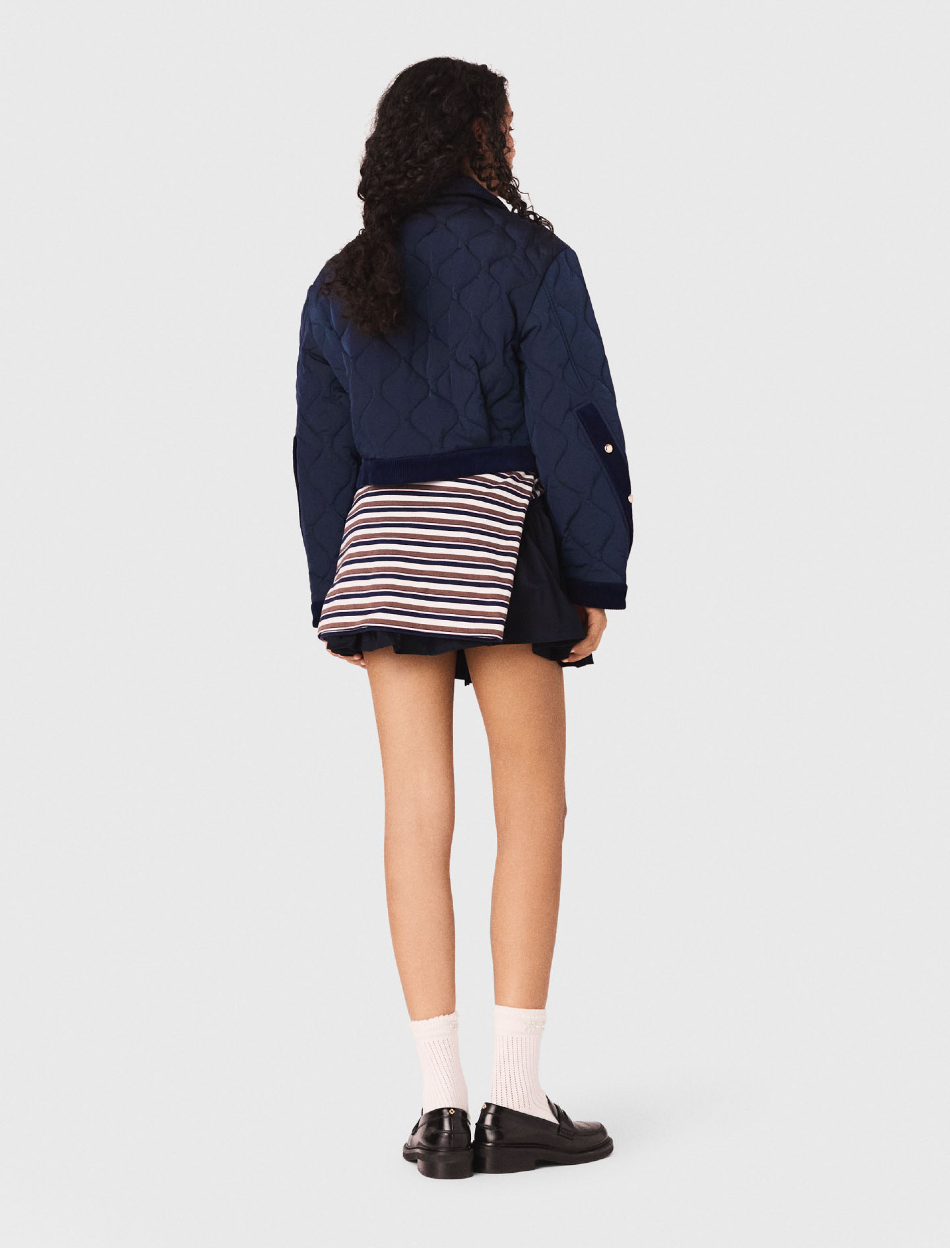 Жіноча стьобана куртка з оксамитовими деталями