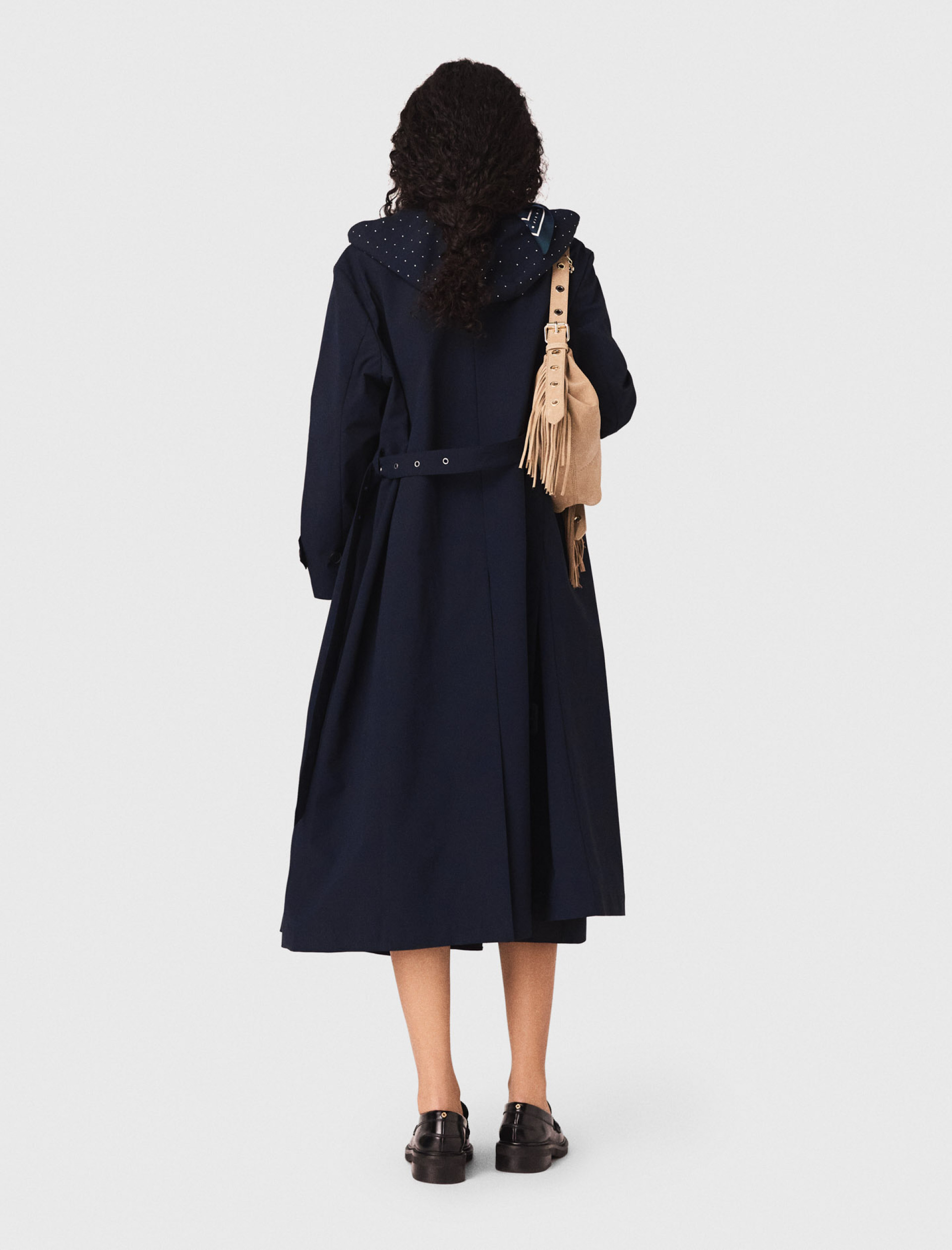 Жіночий тренч зі з'ємним капюшоном, прикрашеним стразами Жіночий тренч зі з'ємним капюшоном, прикрашеним стразами