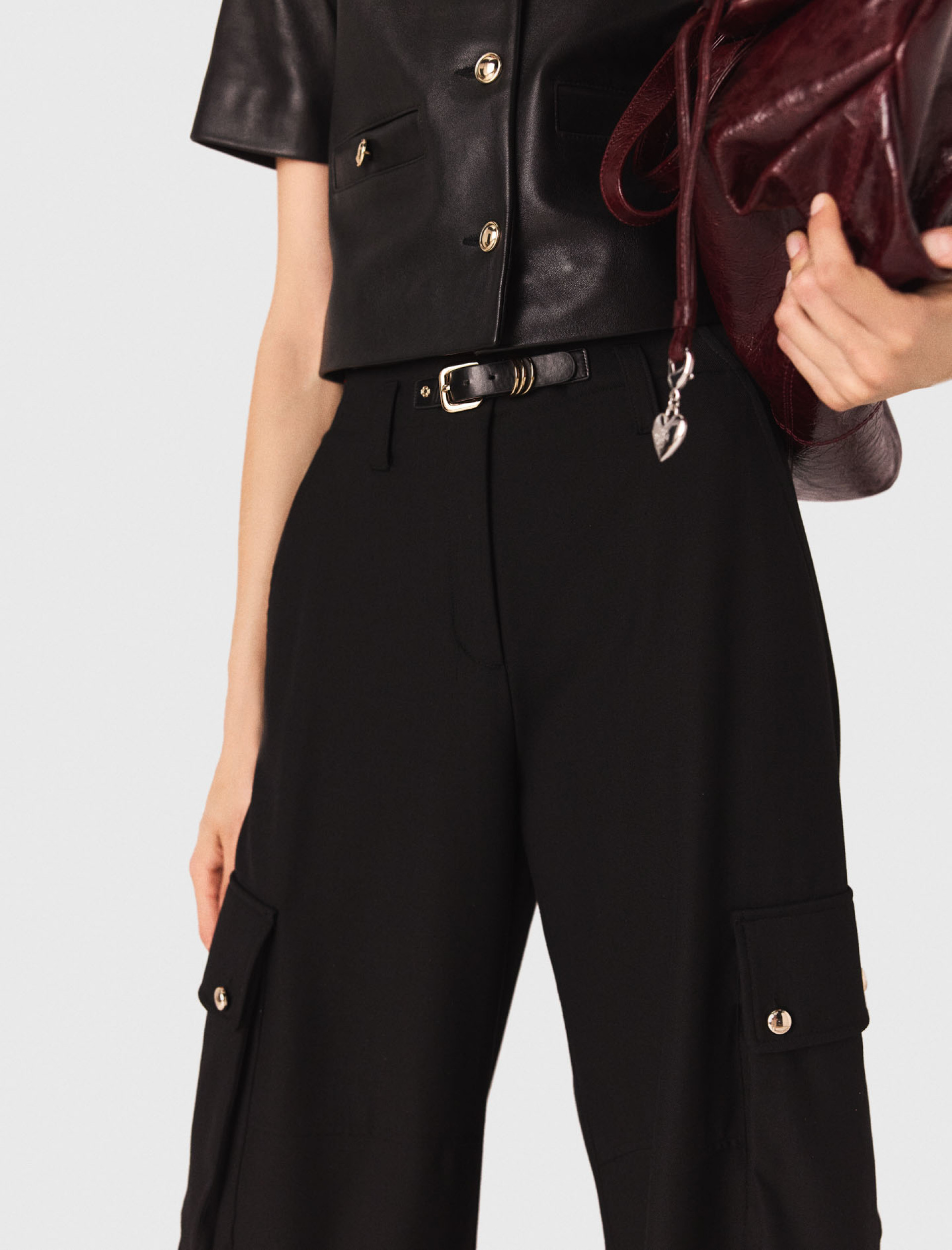 Жіночі чорні брюки-карго