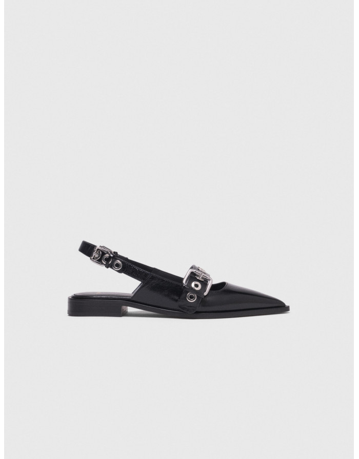 
Женские туфли на плоской подошве с люверсами