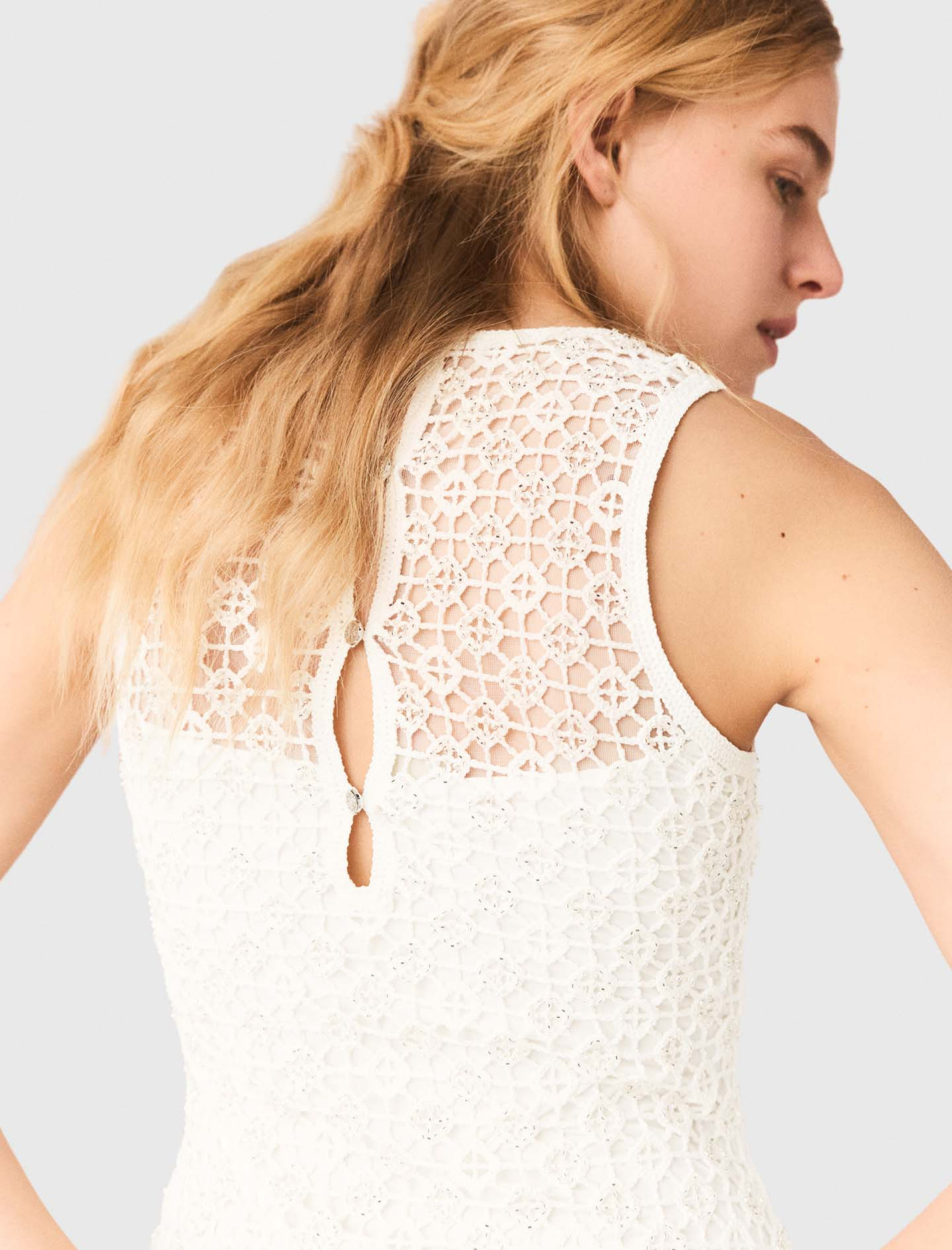 Жіноча довга в'язана сукня, прикрашена стразами Жіноча довга в'язана сукня, прикрашена стразами