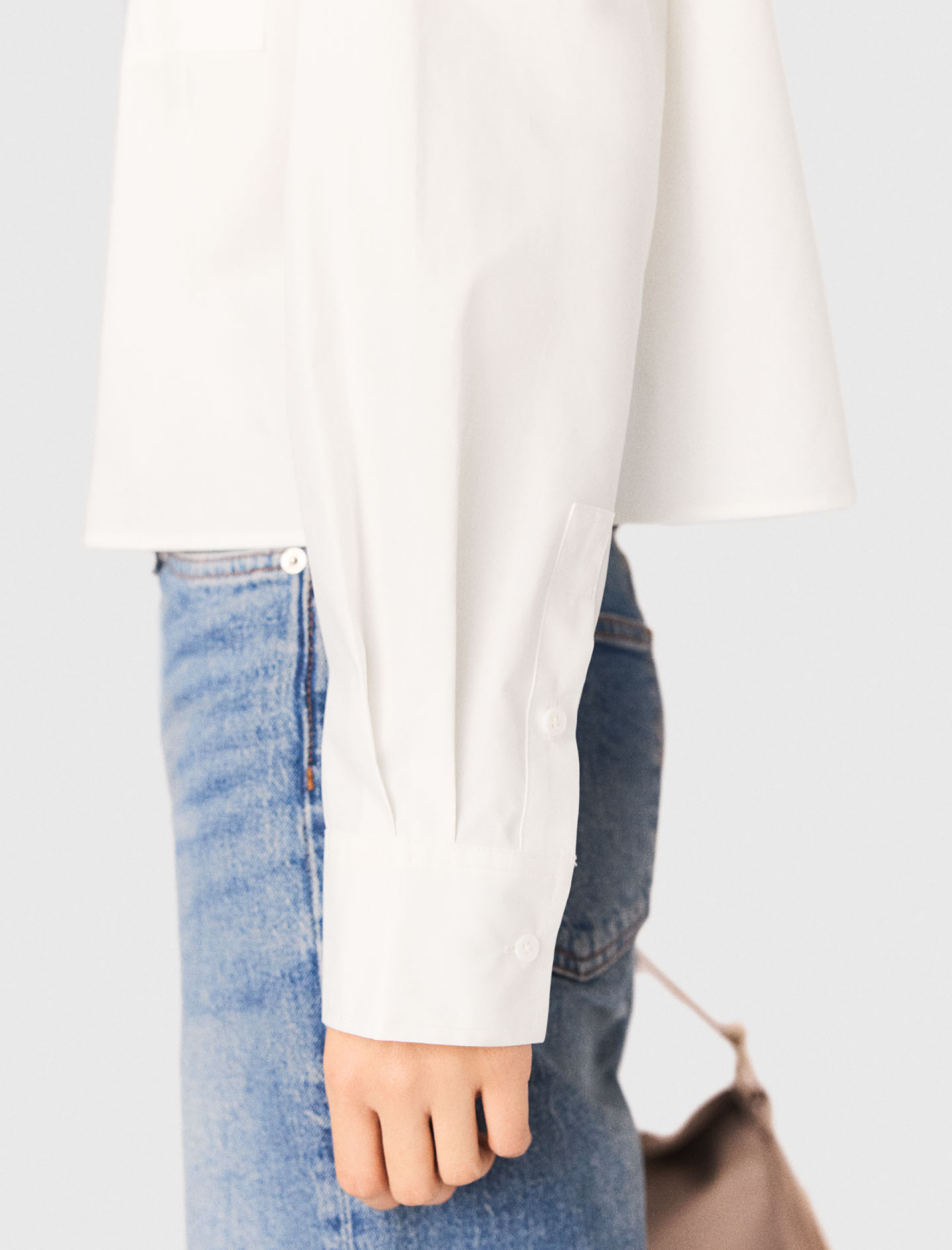 Жіноча сорочка з декоративними бантами зі стразами Жіноча сорочка з декоративними бантами зі стразами