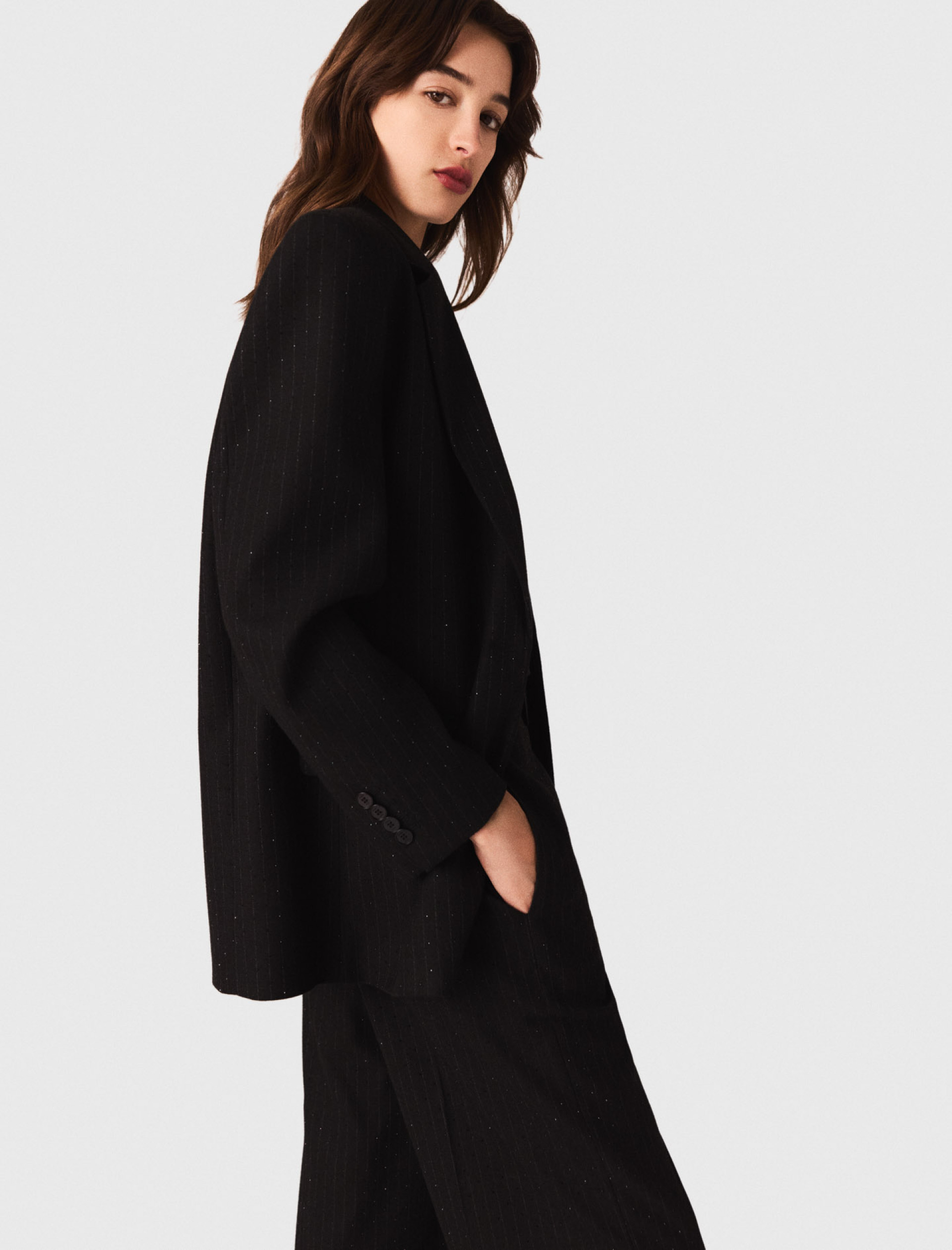 Женский черный жакет со стразами