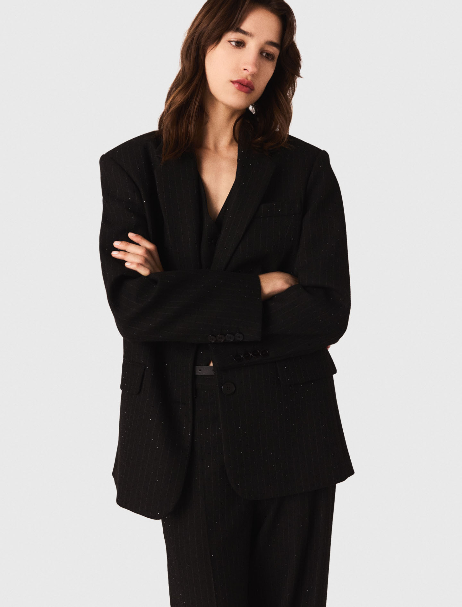 Женский черный жакет со стразами