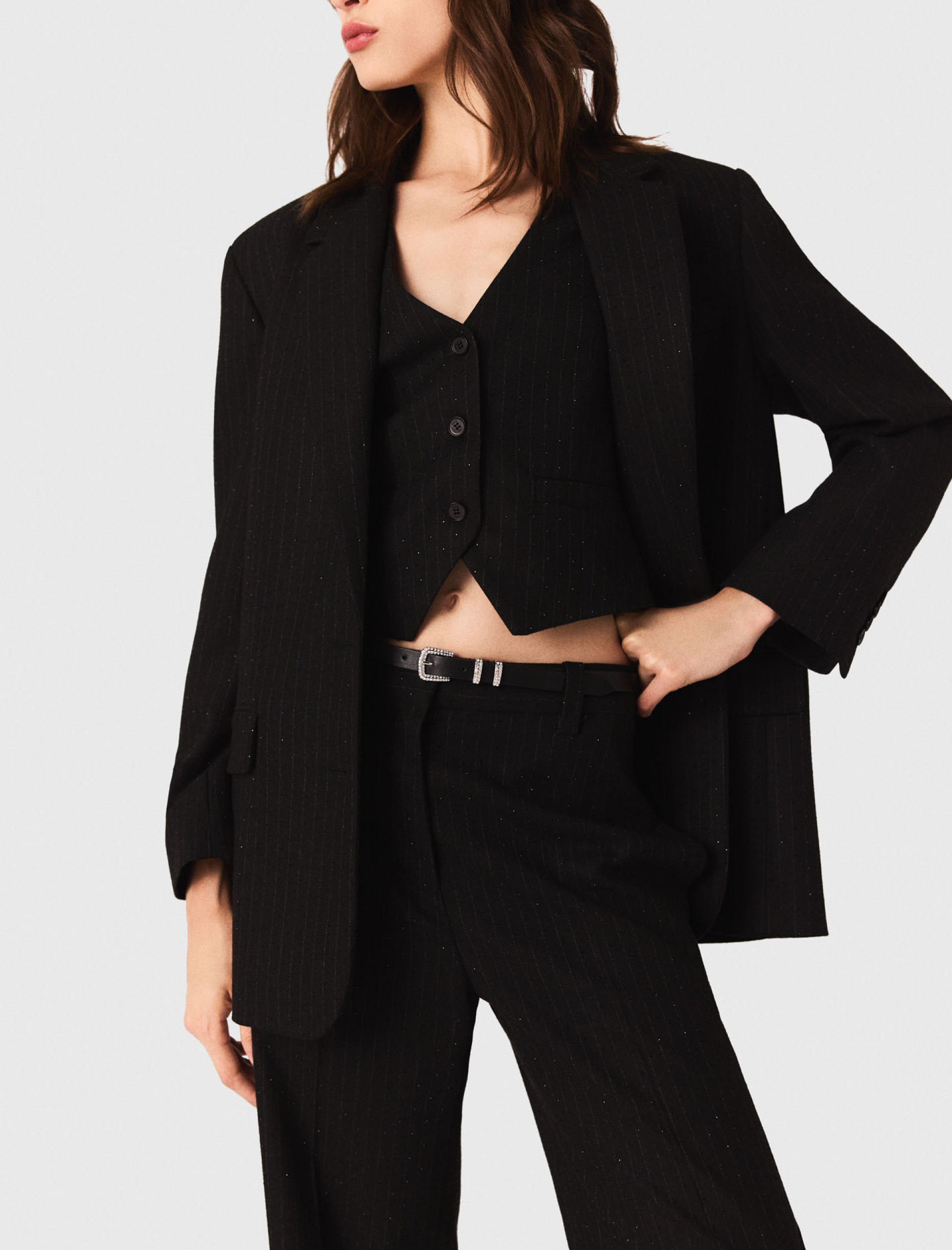 Женский черный жакет со стразами