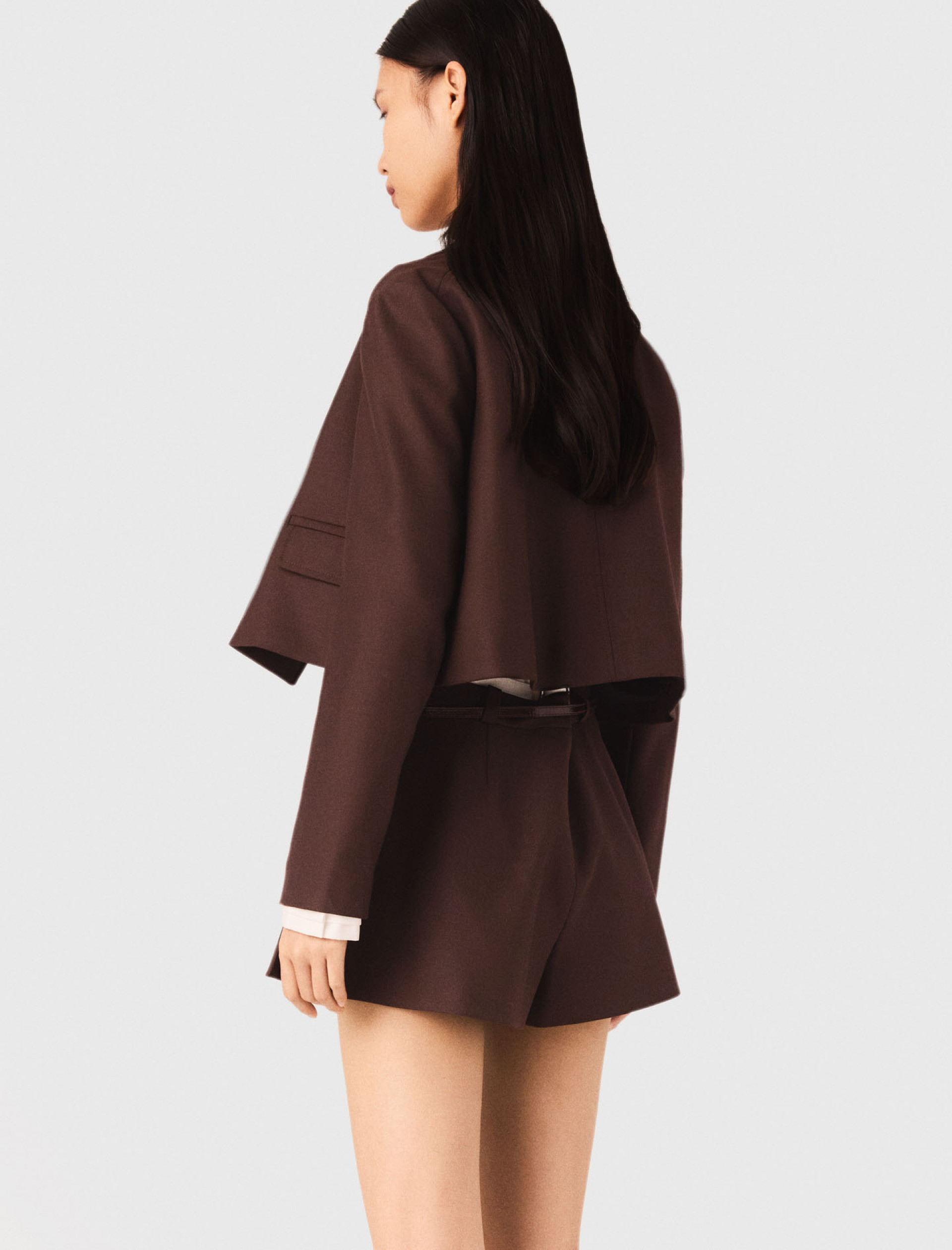 Жіночий короткий двобортний жакет