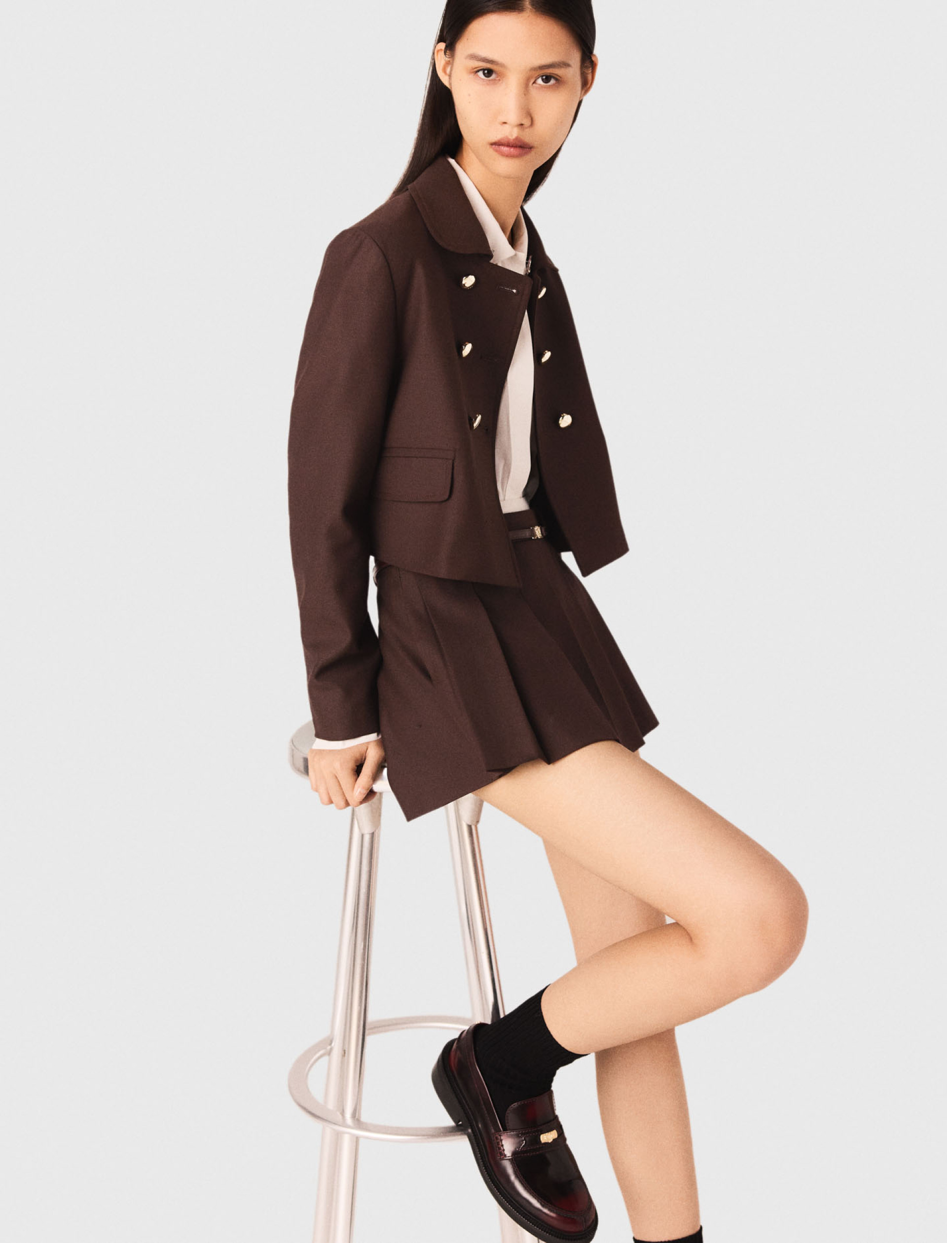 Жіночий короткий двобортний жакет