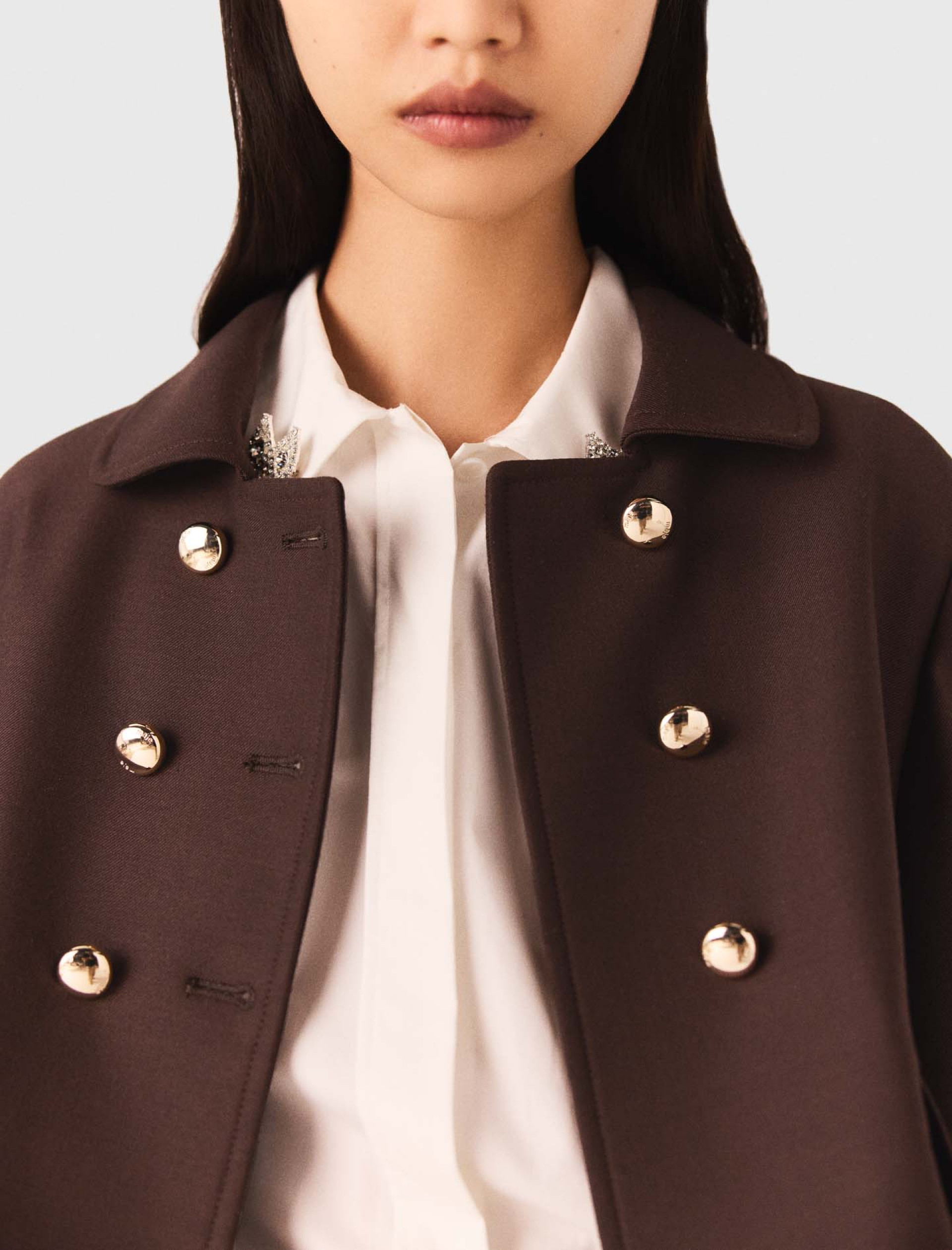 Жіночий короткий двобортний жакет