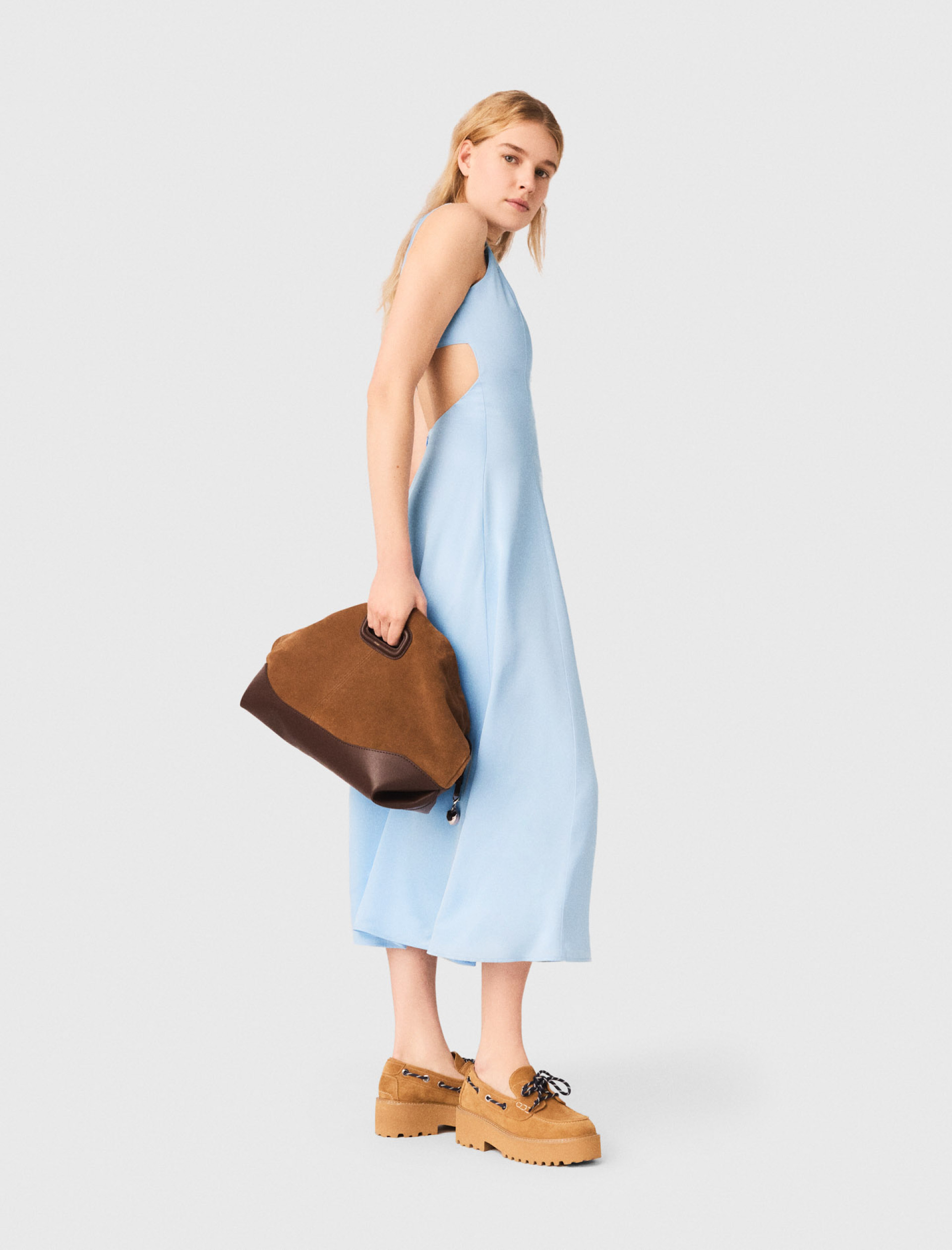 Жіноча довга сукня з розрізом на спині Жіноча довга сукня з розрізом на спині