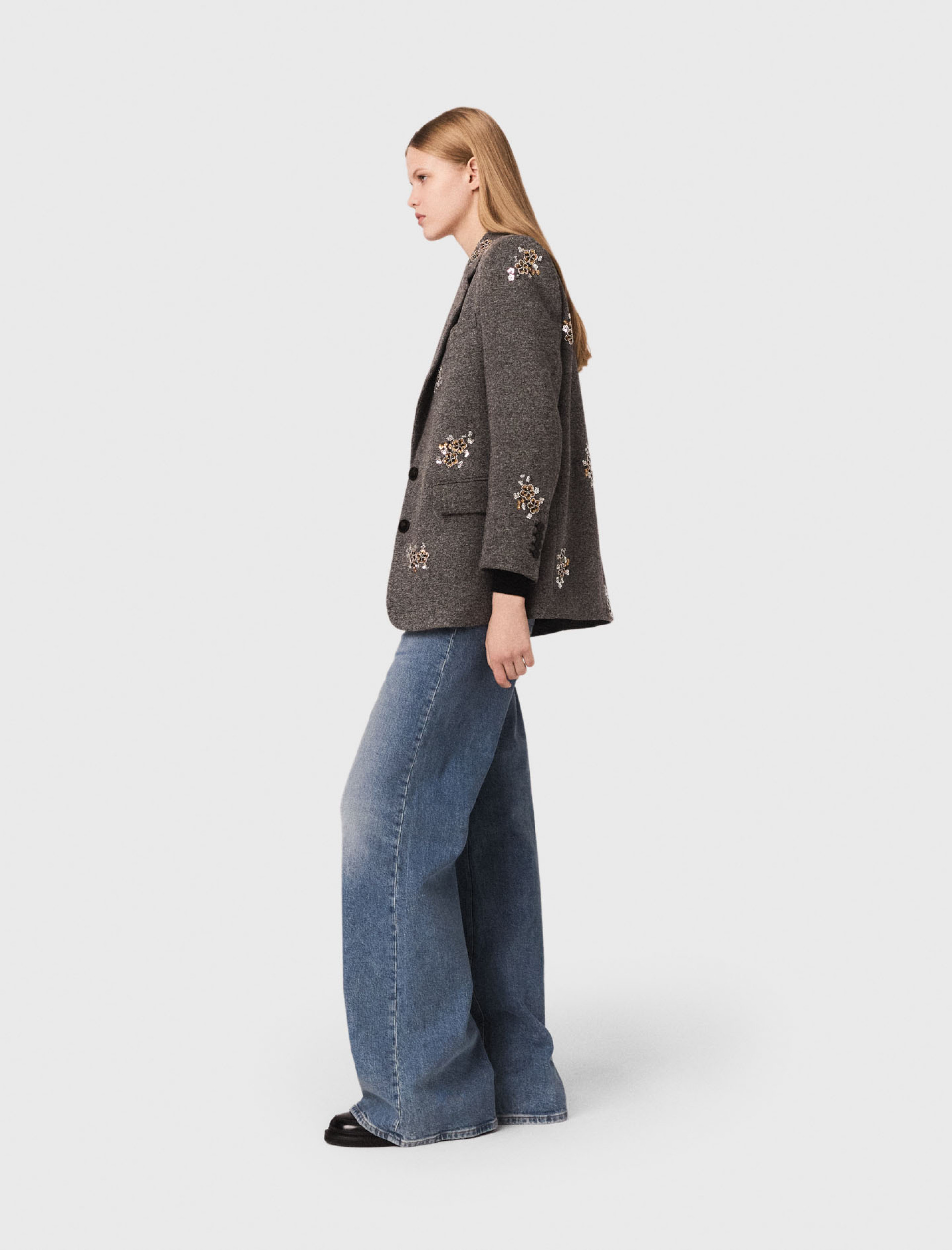 Жіночий сірий жакет з квітковим візерунком Жіночий сірий жакет з квітковим візерунком