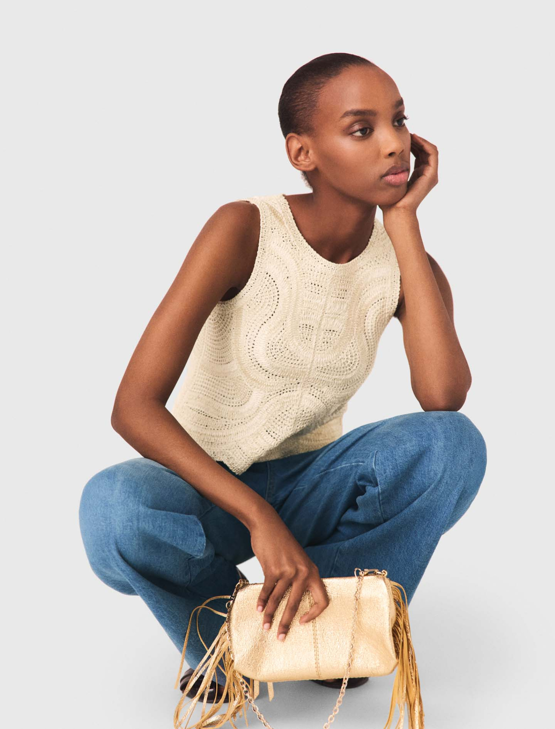 Женский бежевый вязаный топ в технике кроше Женский бежевый вязаный топ в технике кроше